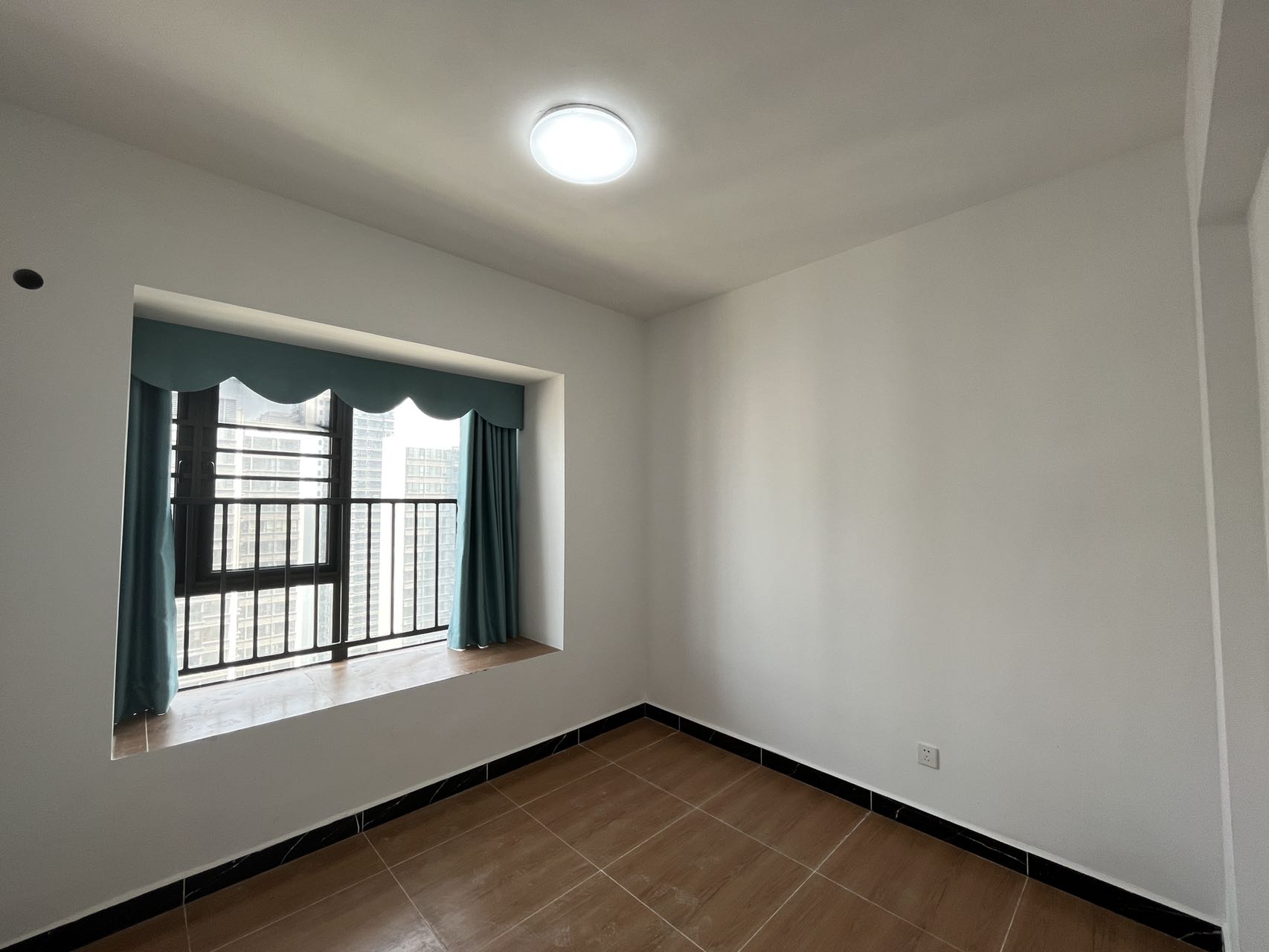 坡博家园五区  5室2厅2卫    3800.0元/月室内图