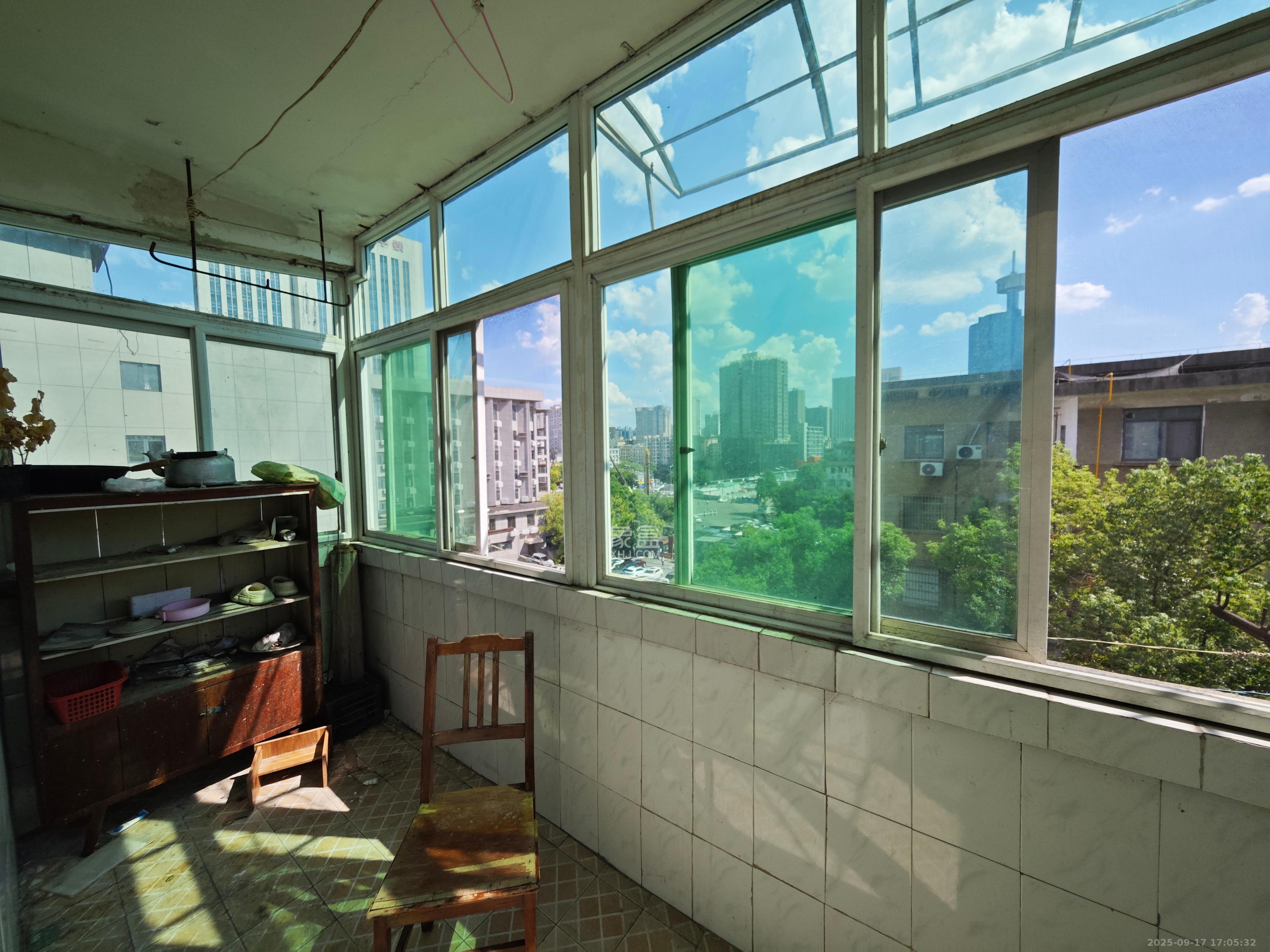 长岭水电八局宿舍  3室1厅1卫    1600.0元/月室内图