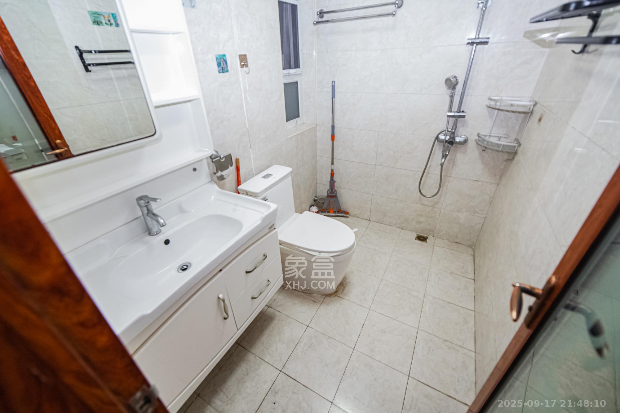 北辰三角洲B2E2区 3室2厅2卫 180.0万 北辰三角洲B2E2区 3室2厅2卫 180.0万卫生间