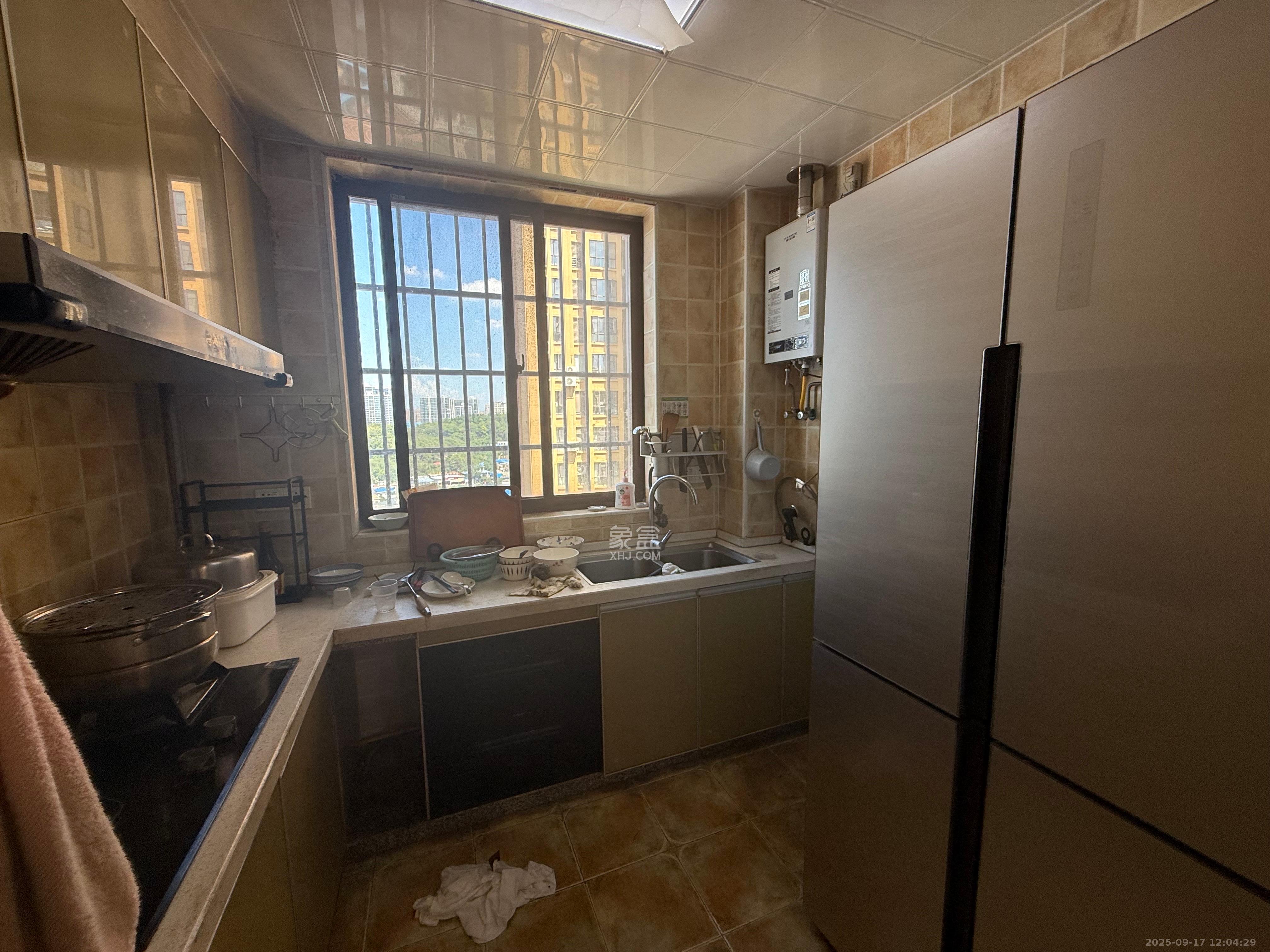 欧莱雅郡 4室2厅1卫 2800.0元/月 欧莱雅郡 4室2厅1卫 2800.0元/月室内图