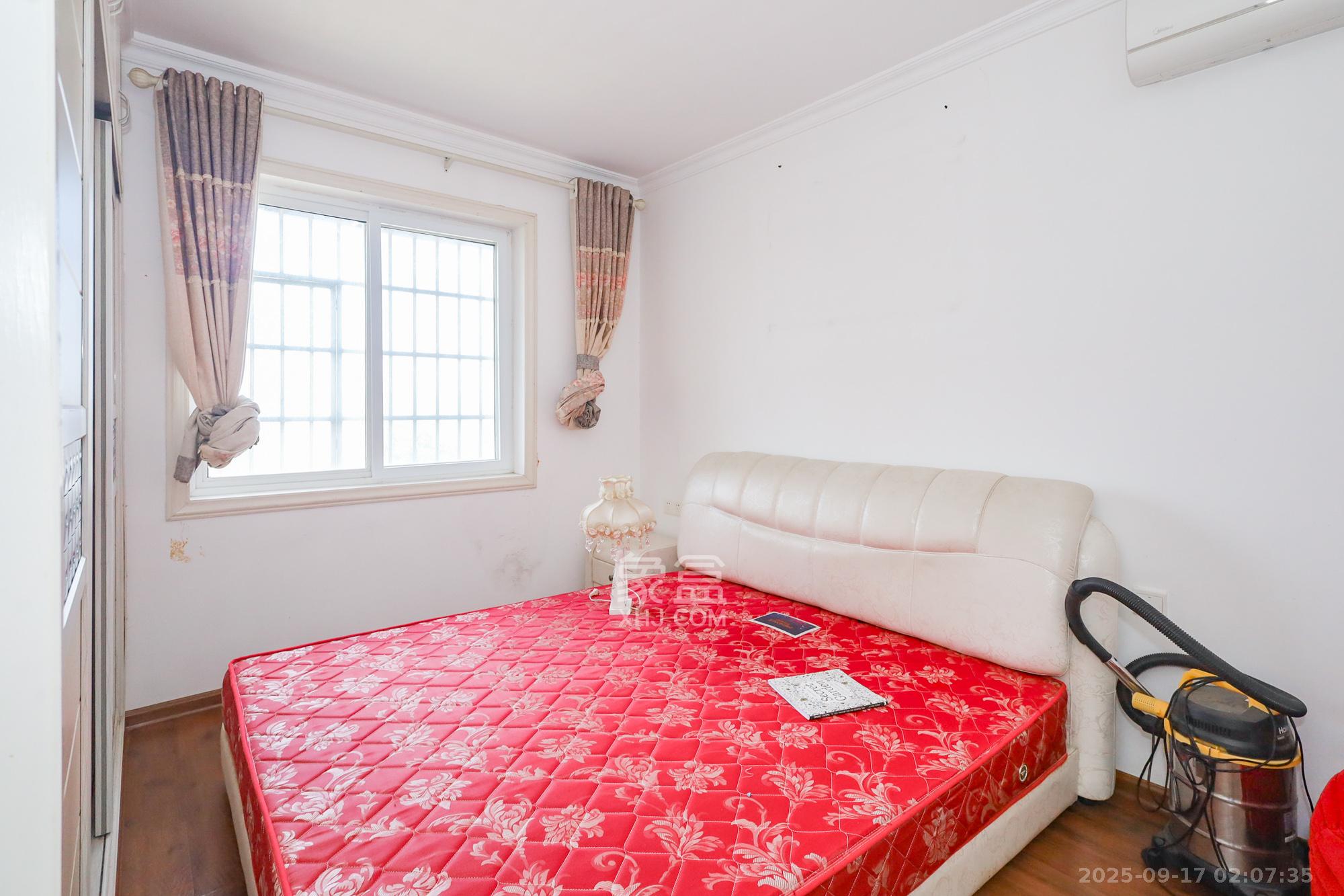 新诚小区 3室2厅1卫 70.0万 新诚小区 3室2厅1卫 70.0万卧室