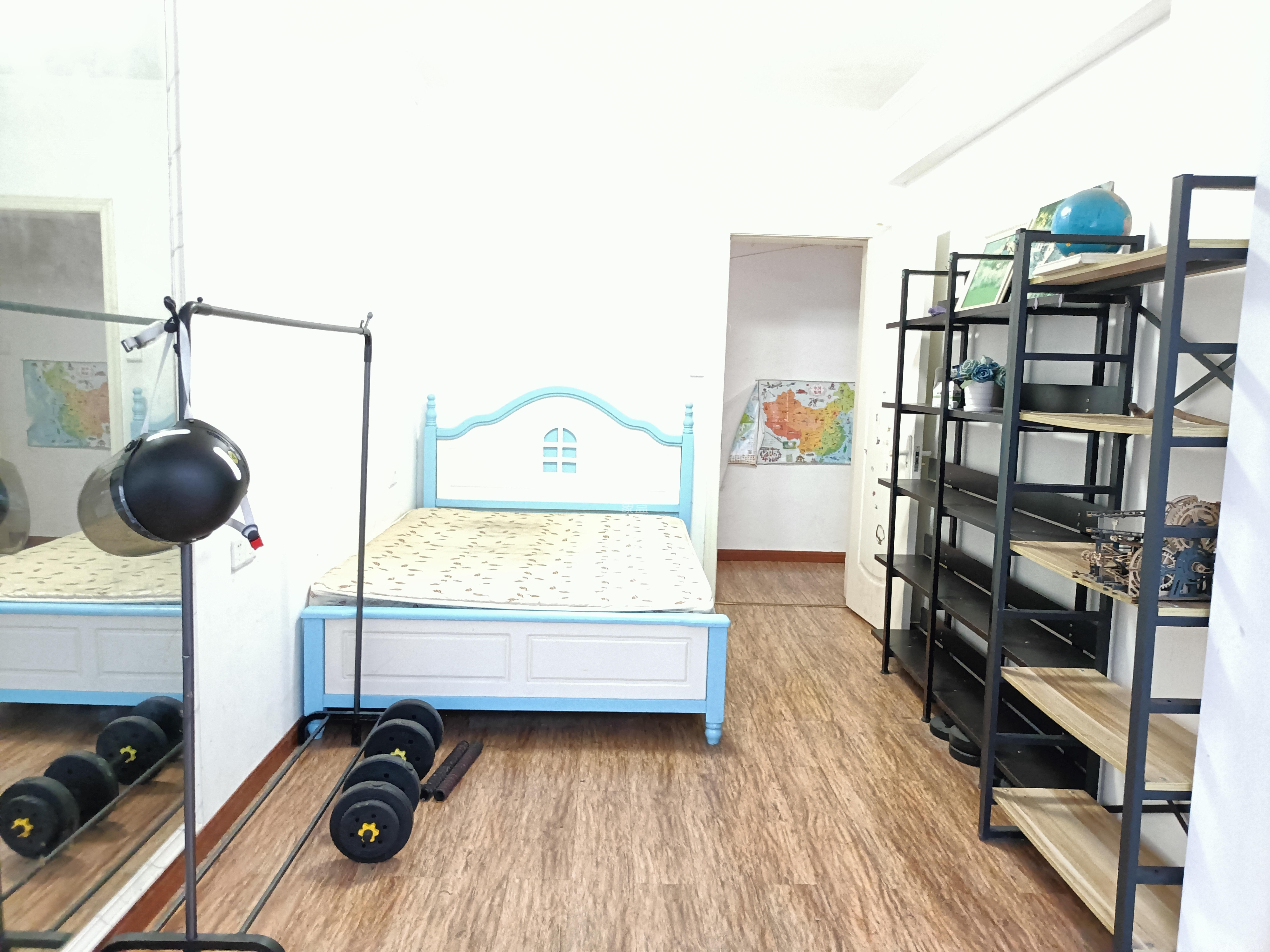 山水蓝天  4室2厅2卫    2000.0元/月 山水蓝天  4室2厅2卫    2000.0元/月室内图