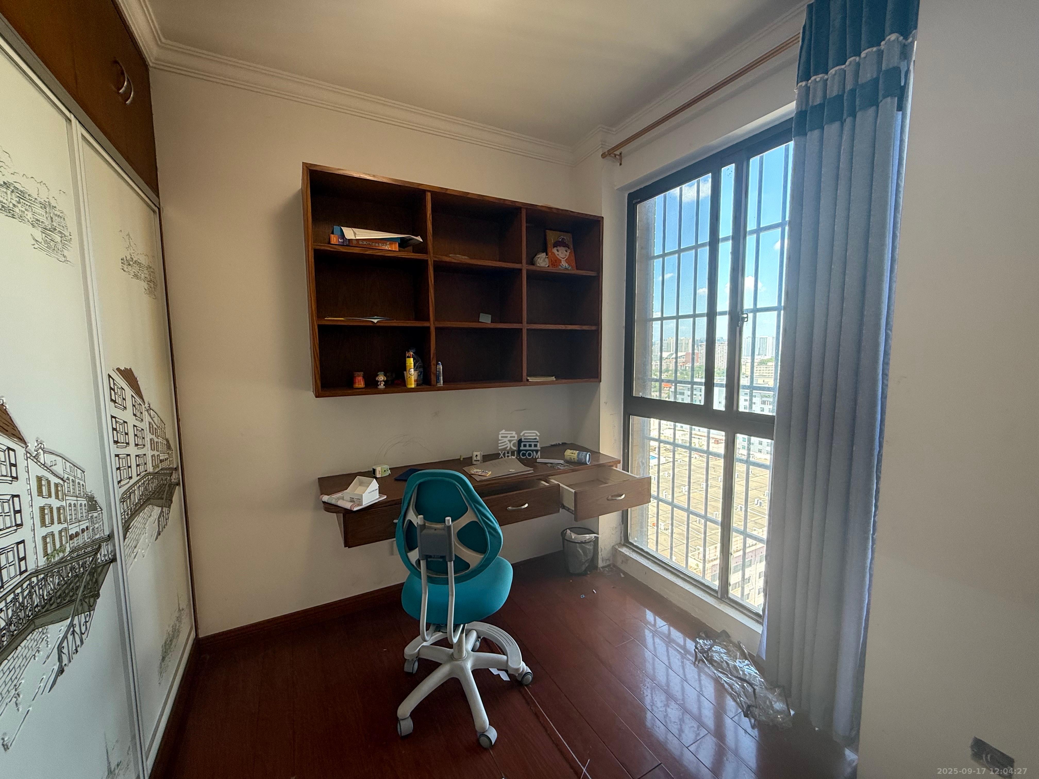 欧莱雅郡 4室2厅1卫 2800.0元/月 欧莱雅郡 4室2厅1卫 2800.0元/月室内图