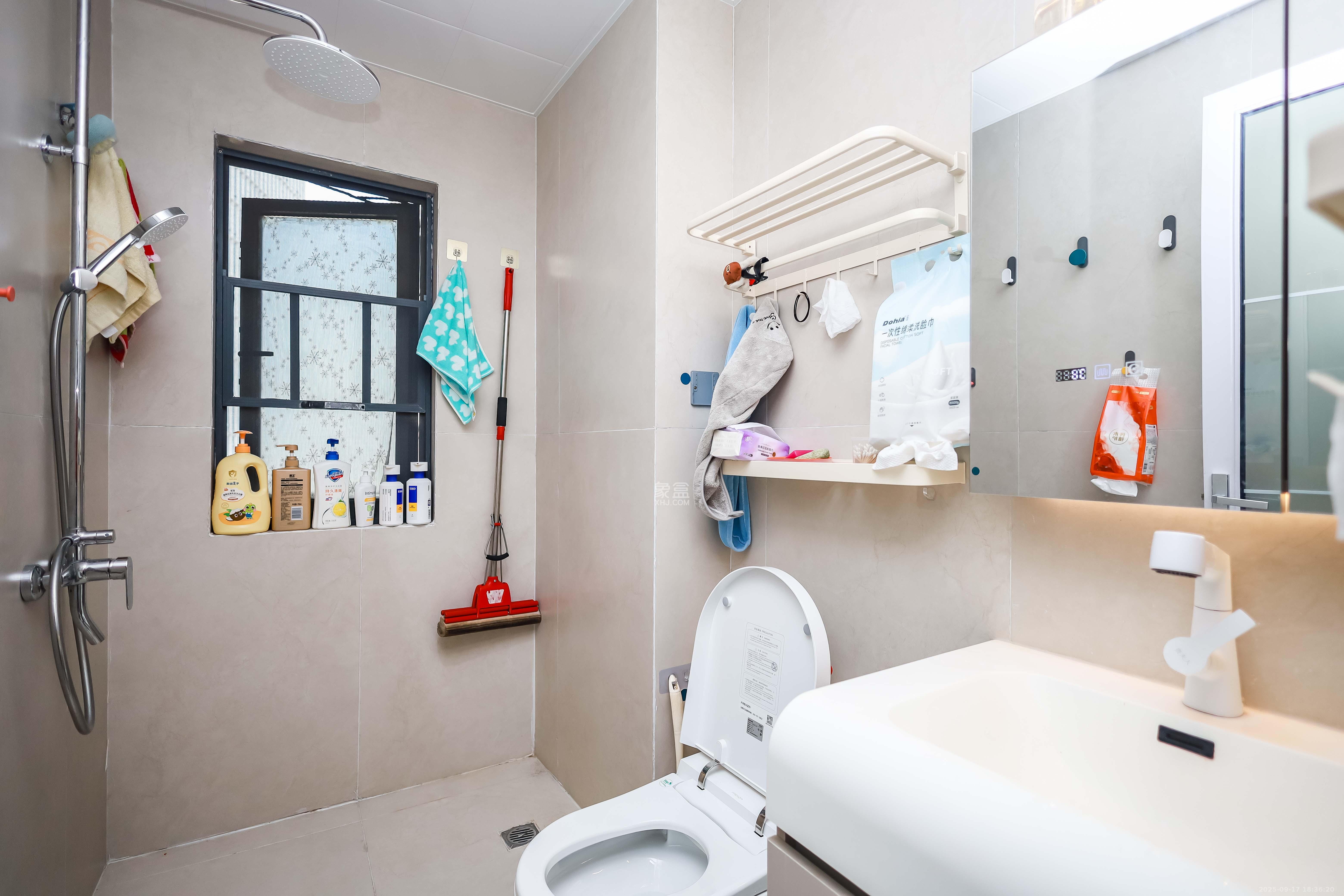 麓谷小镇  3室2厅1卫    59.8万卫生间