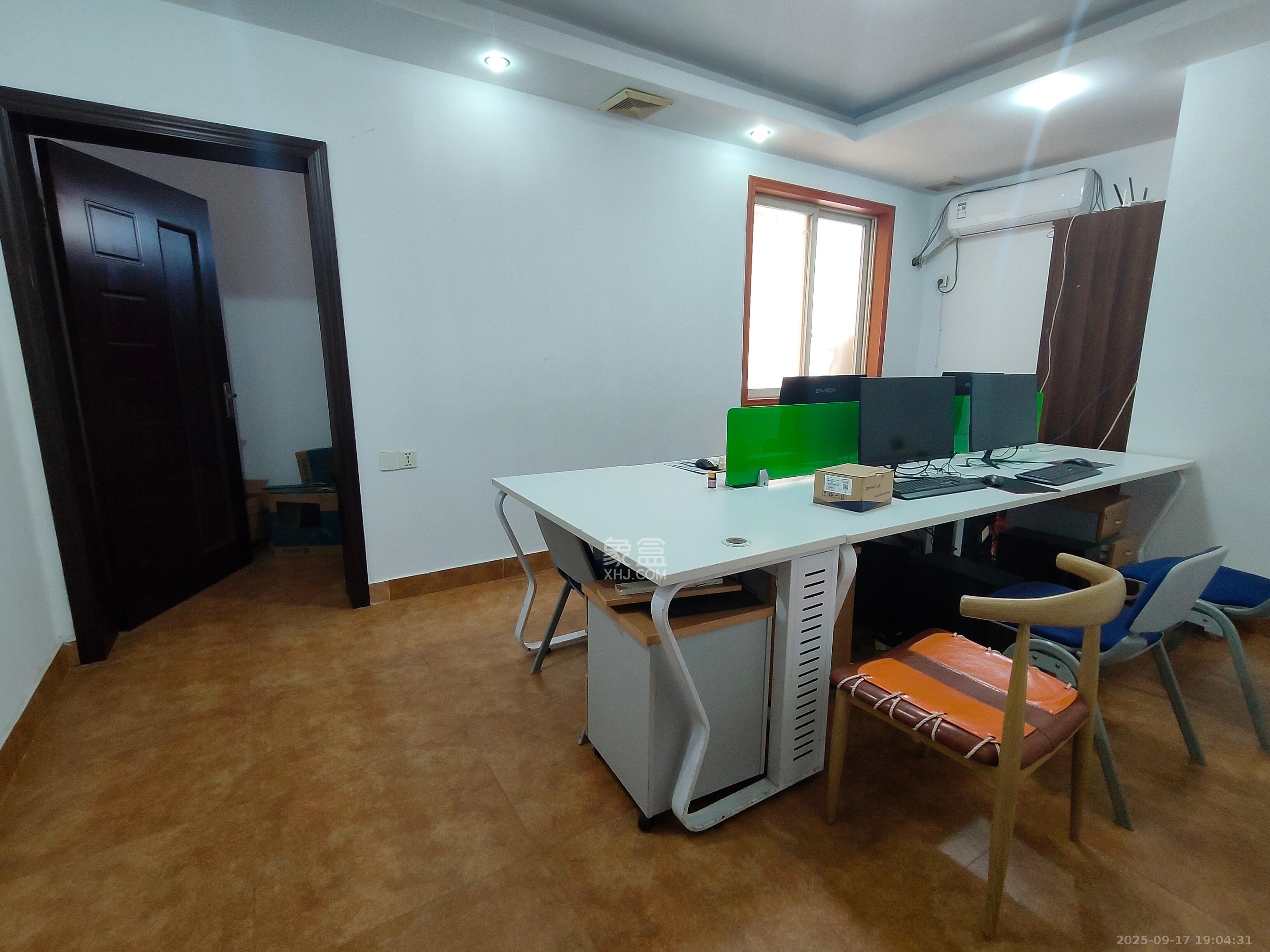 开源鑫阁  8室1厅4卫    4200.0元/月室内图