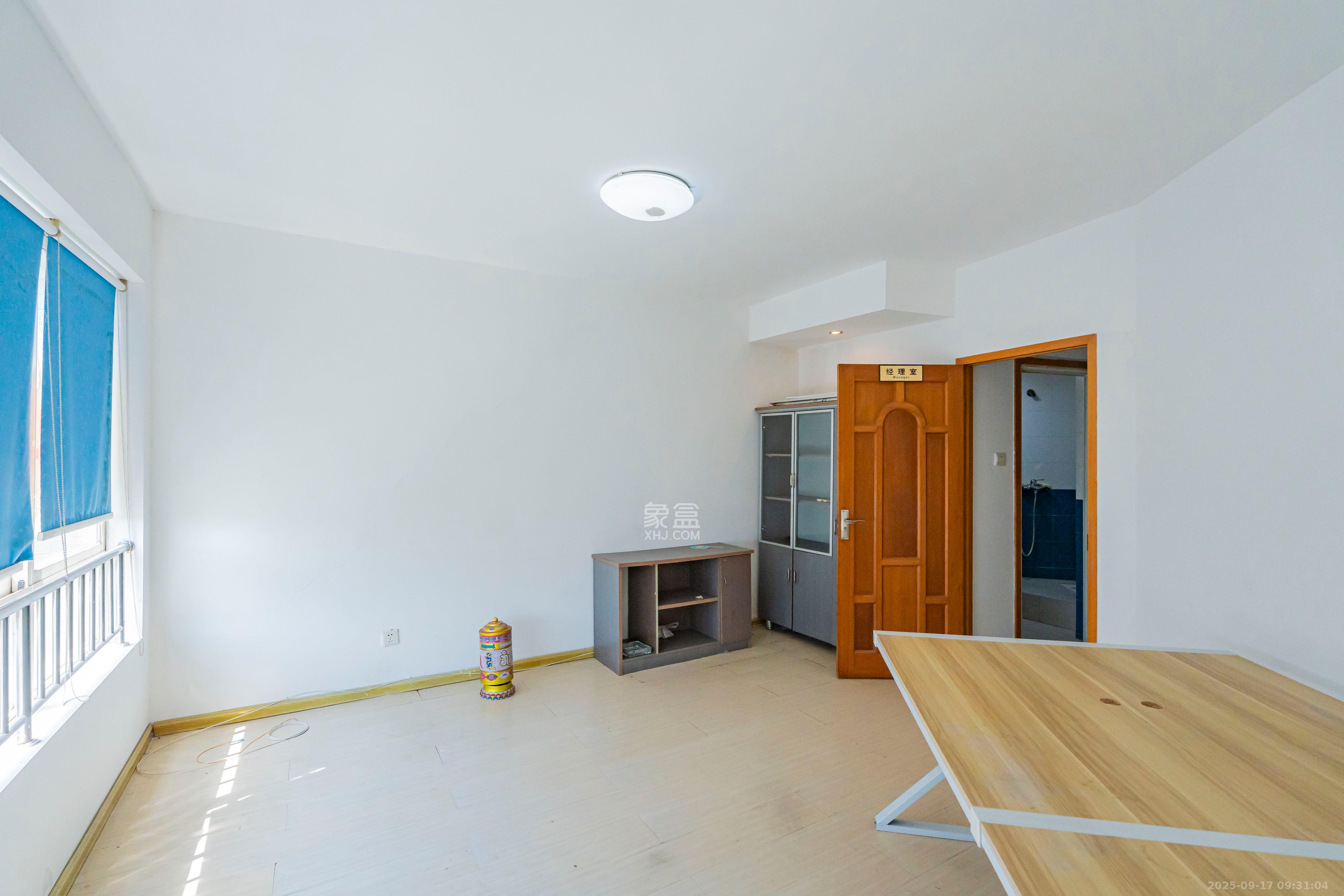 四季美景一、二期  1室2厅1卫    1500.0元/月室内图