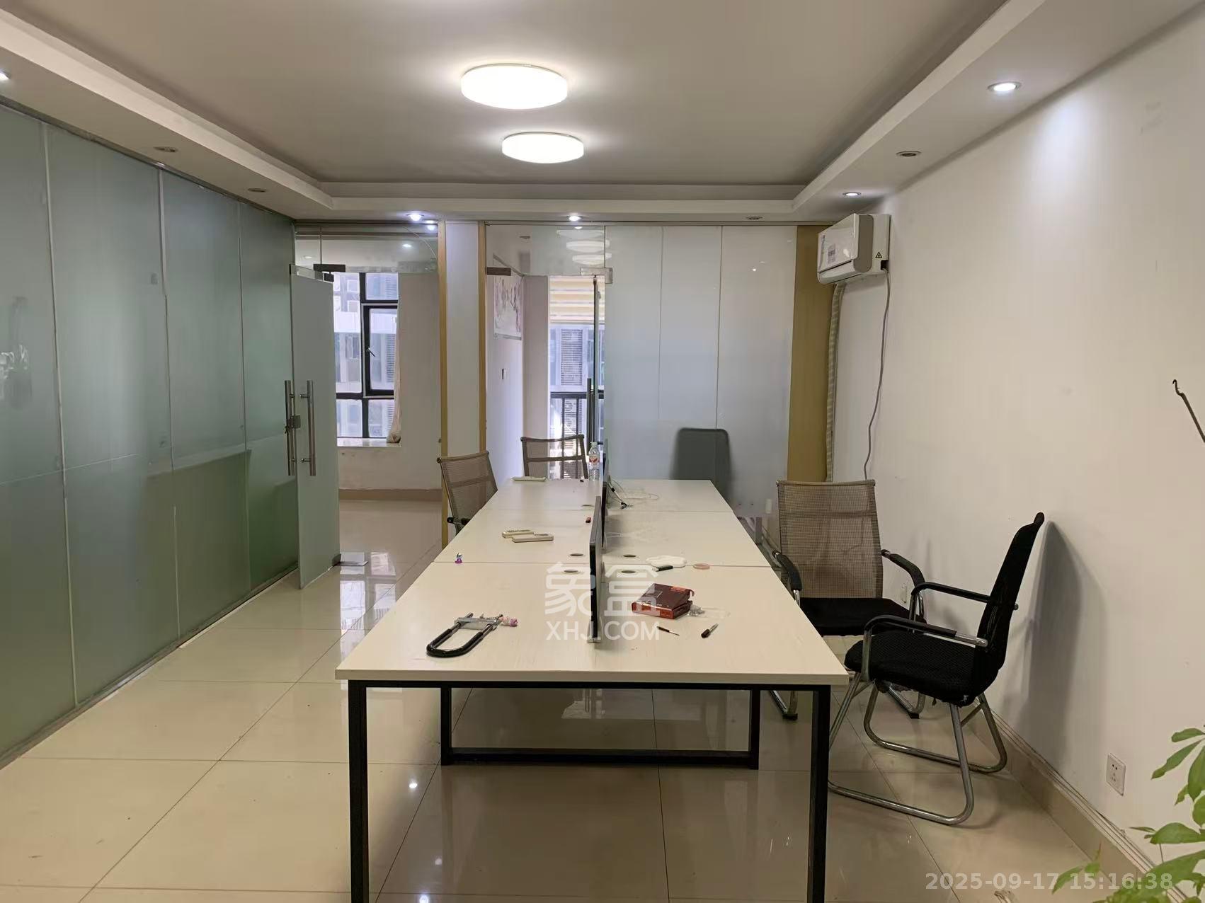 新时代广场  3室2厅1卫    3000.0元/月 新时代广场  3室2厅1卫    3000.0元/月室内图