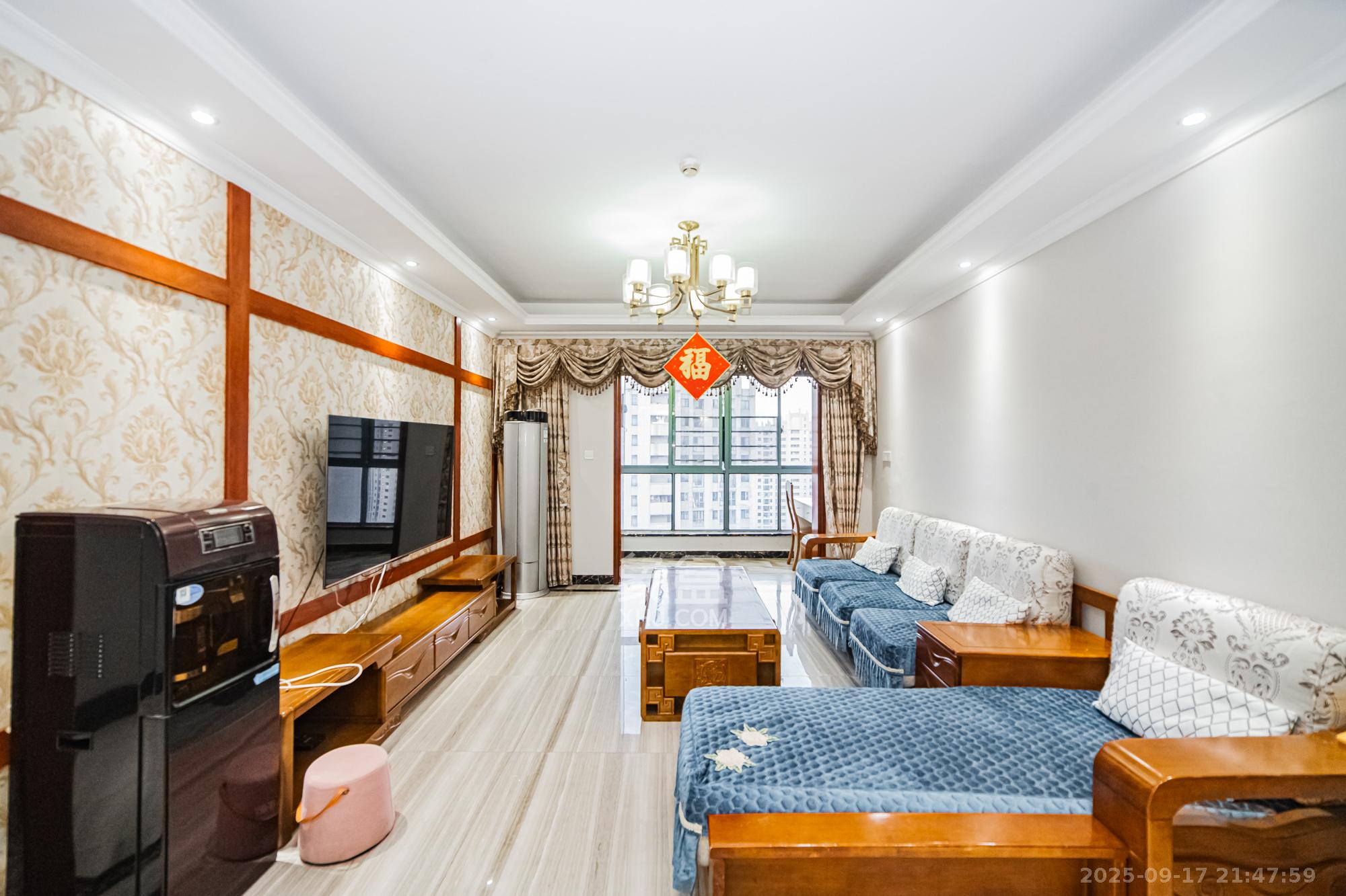 北辰三角洲B2E2区 3室2厅2卫 180.0万 北辰三角洲B2E2区 3室2厅2卫 180.0万客厅