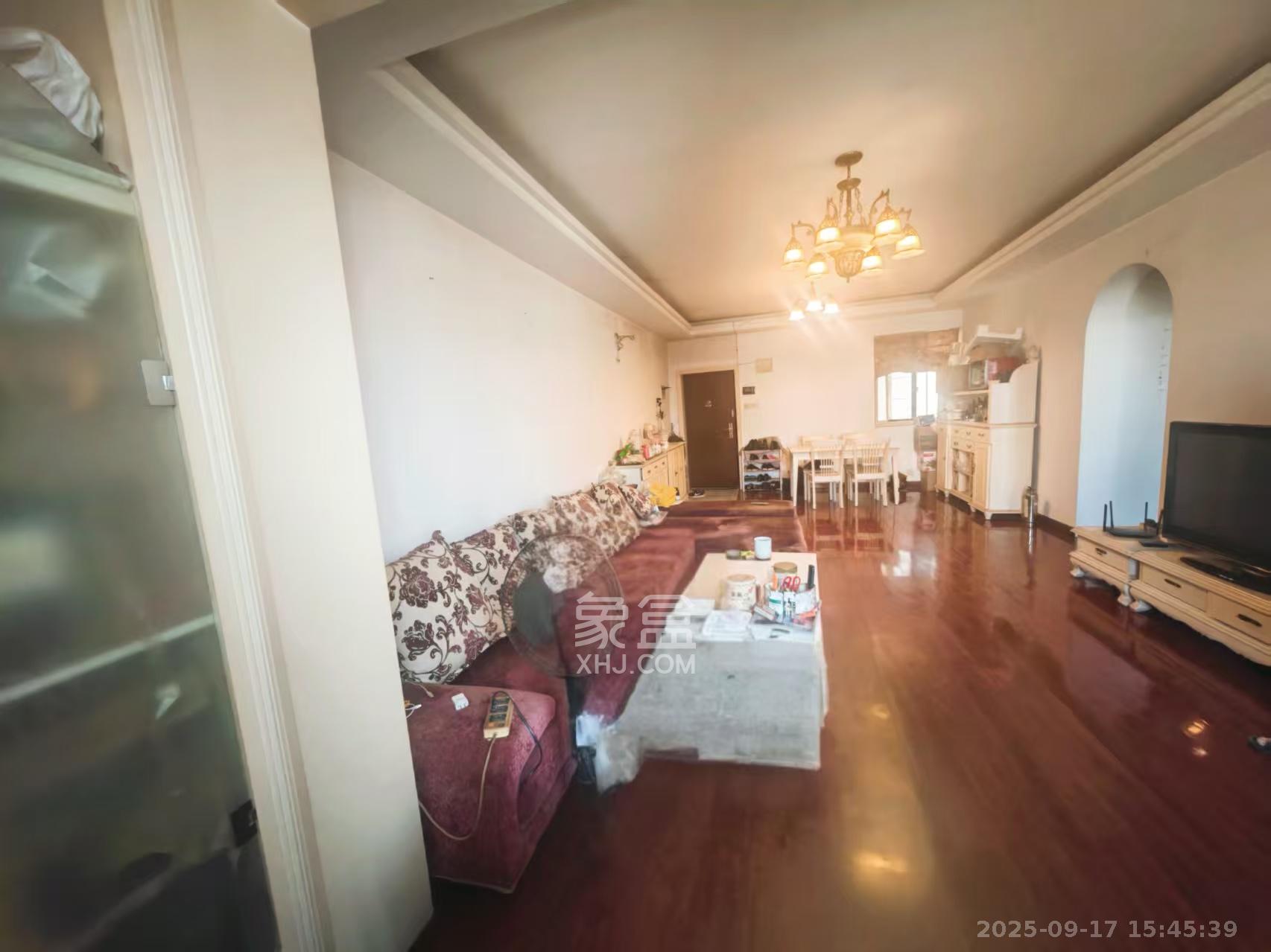 麓山才苑 3室2厅2卫 3500.0元/月 麓山才苑 3室2厅2卫 3500.0元/月室内图