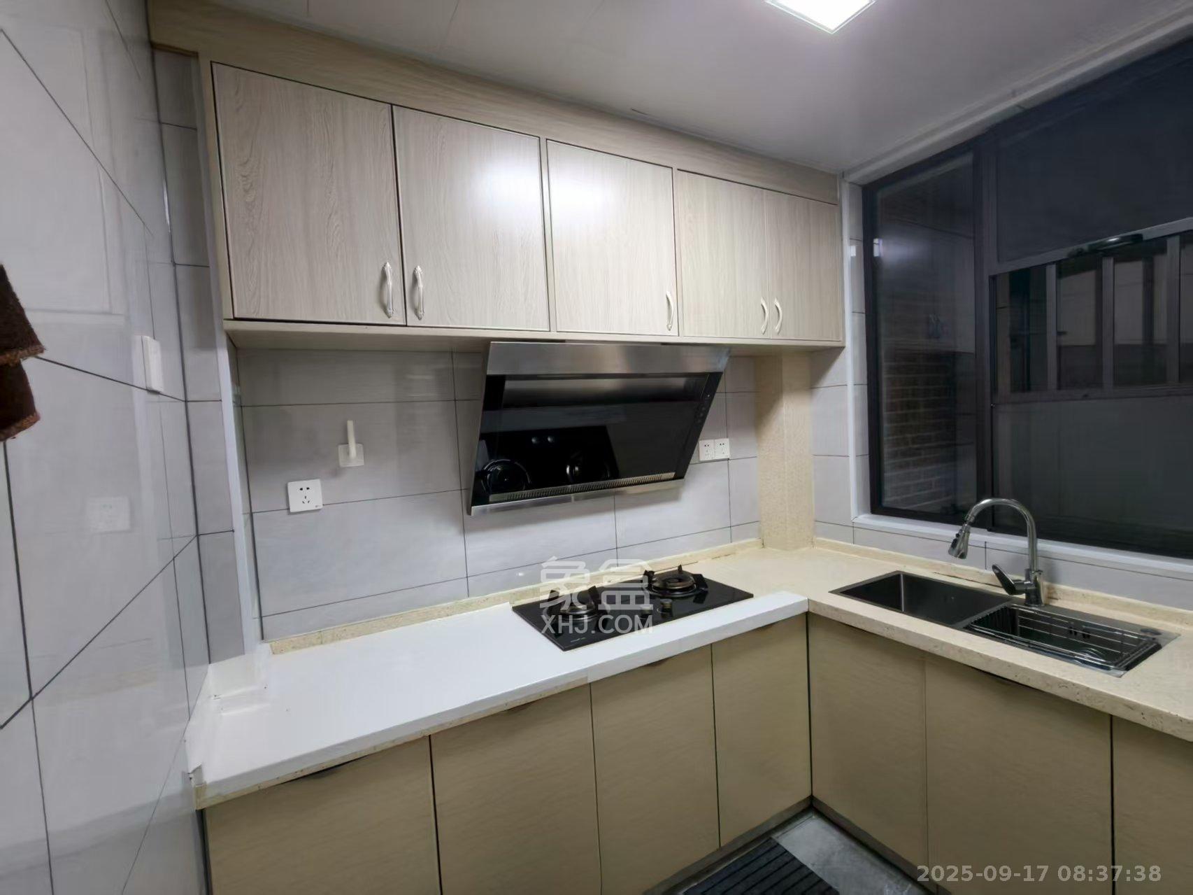 星湖湾二期洋房  3室2厅2卫    2900.0元/月室内图