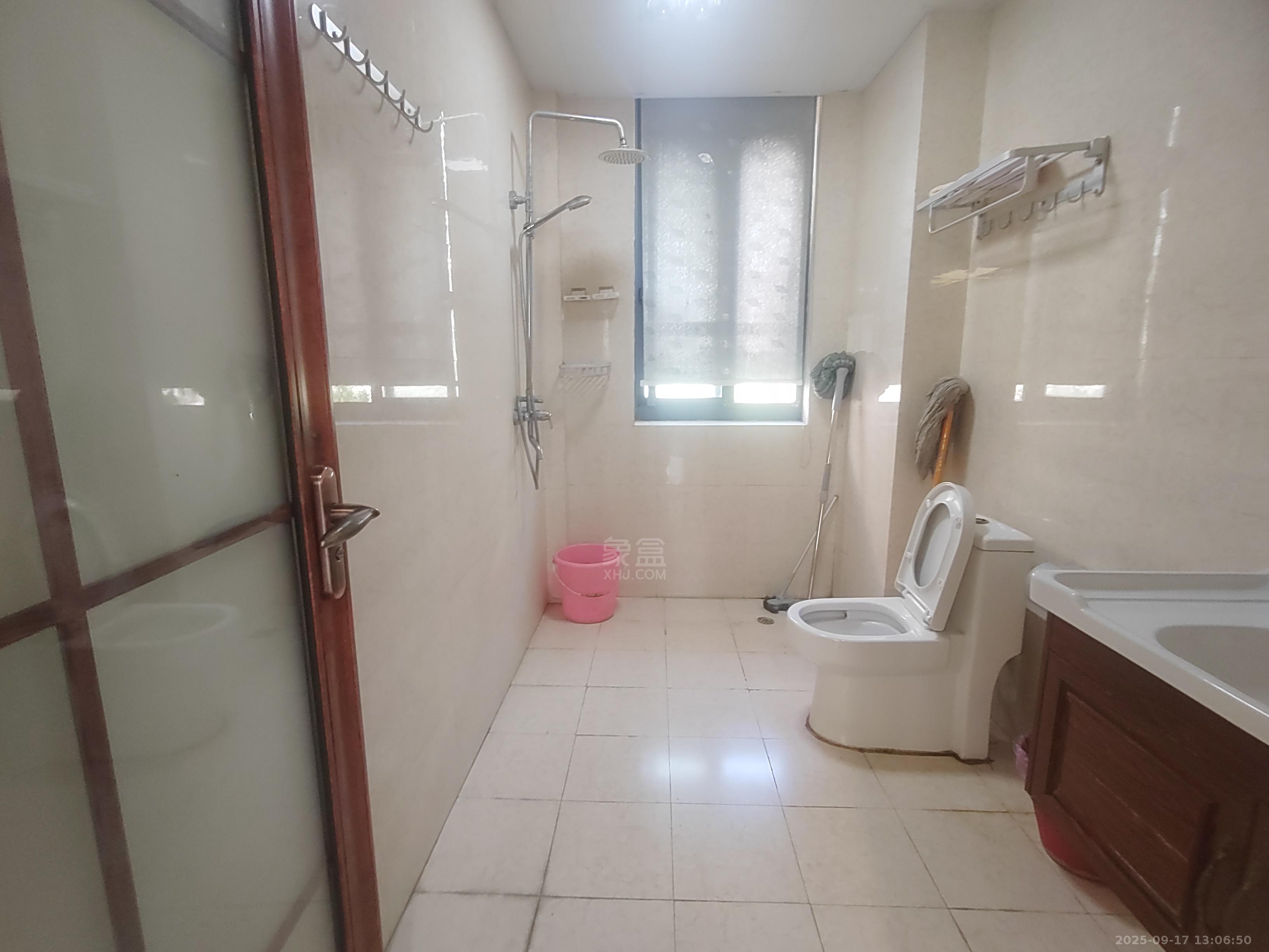 天泉一品 3室2厅2卫 2100.0元/月 天泉一品 3室2厅2卫 2100.0元/月室内图