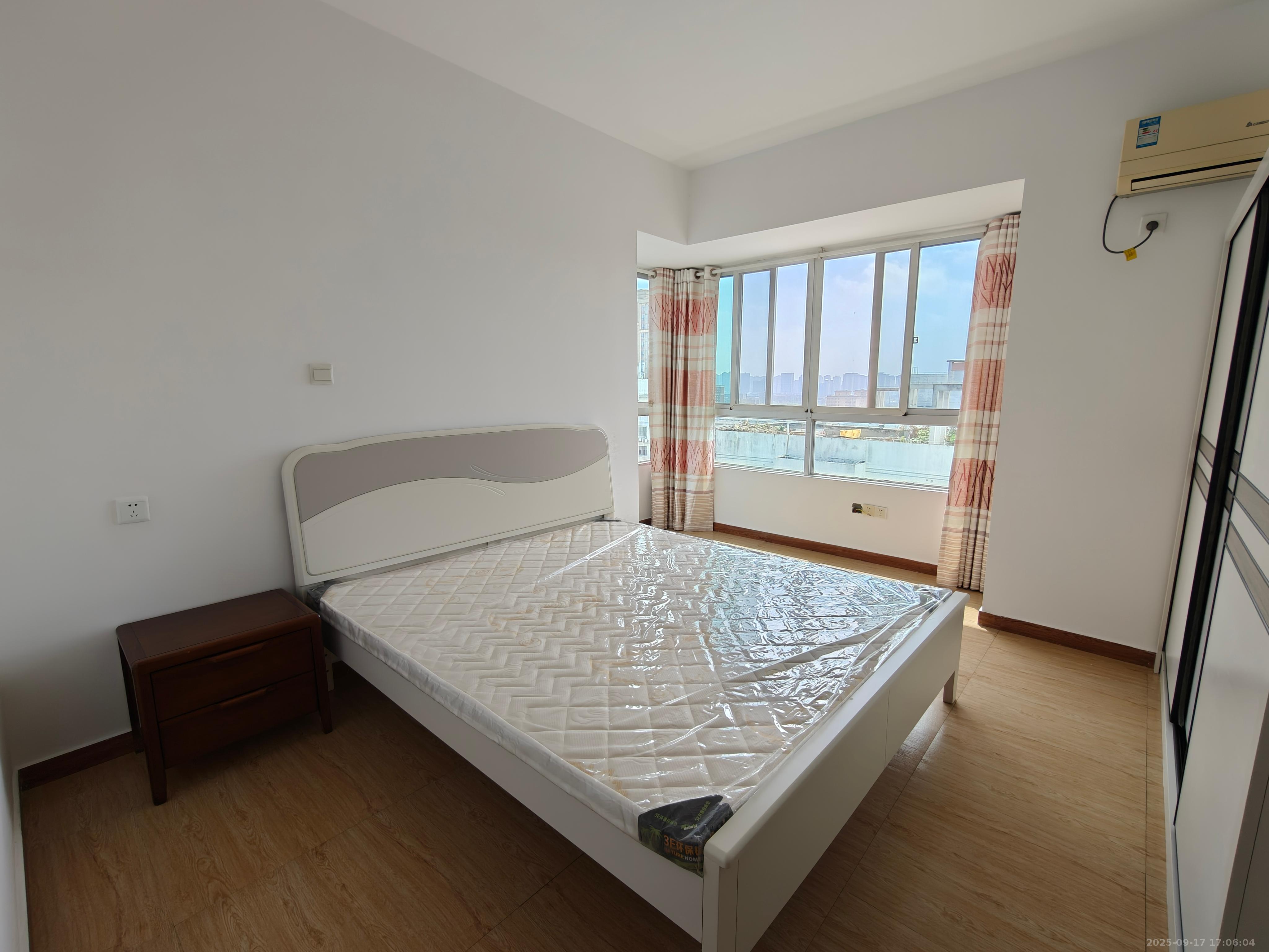 山河锦园  2室2厅1卫    1400.0元/月室内图