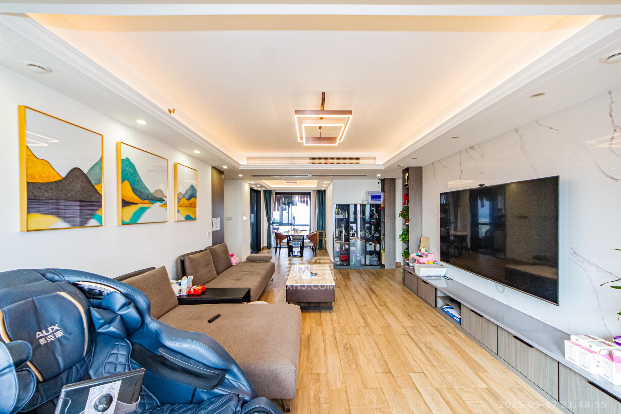 北辰三角洲C3区 3室2厅2卫 188.0万 北辰三角洲C3区 3室2厅2卫 188.0万客厅