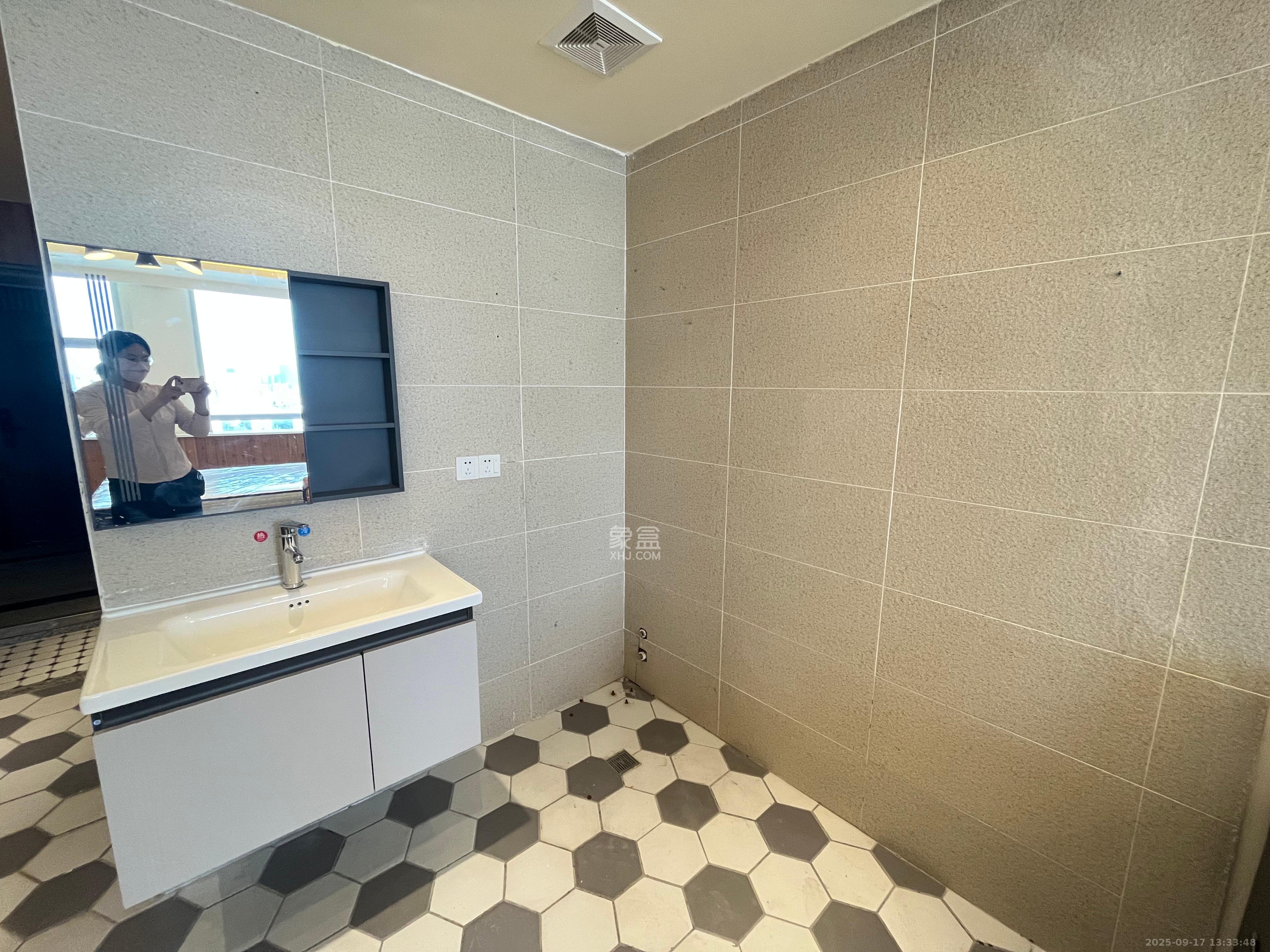 宇成朝阳广场  1室0厅1卫    2450.0元/月室内图