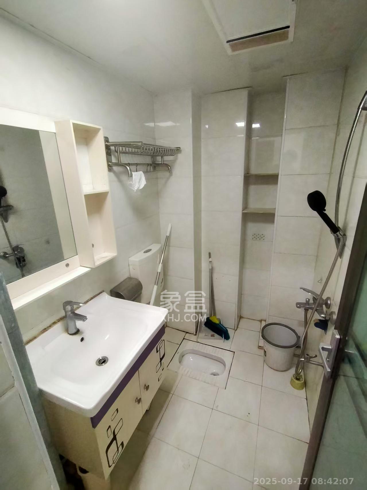 同鑫家园 1室1厅1卫 1500.0元/月 同鑫家园 1室1厅1卫 1500.0元/月室内图