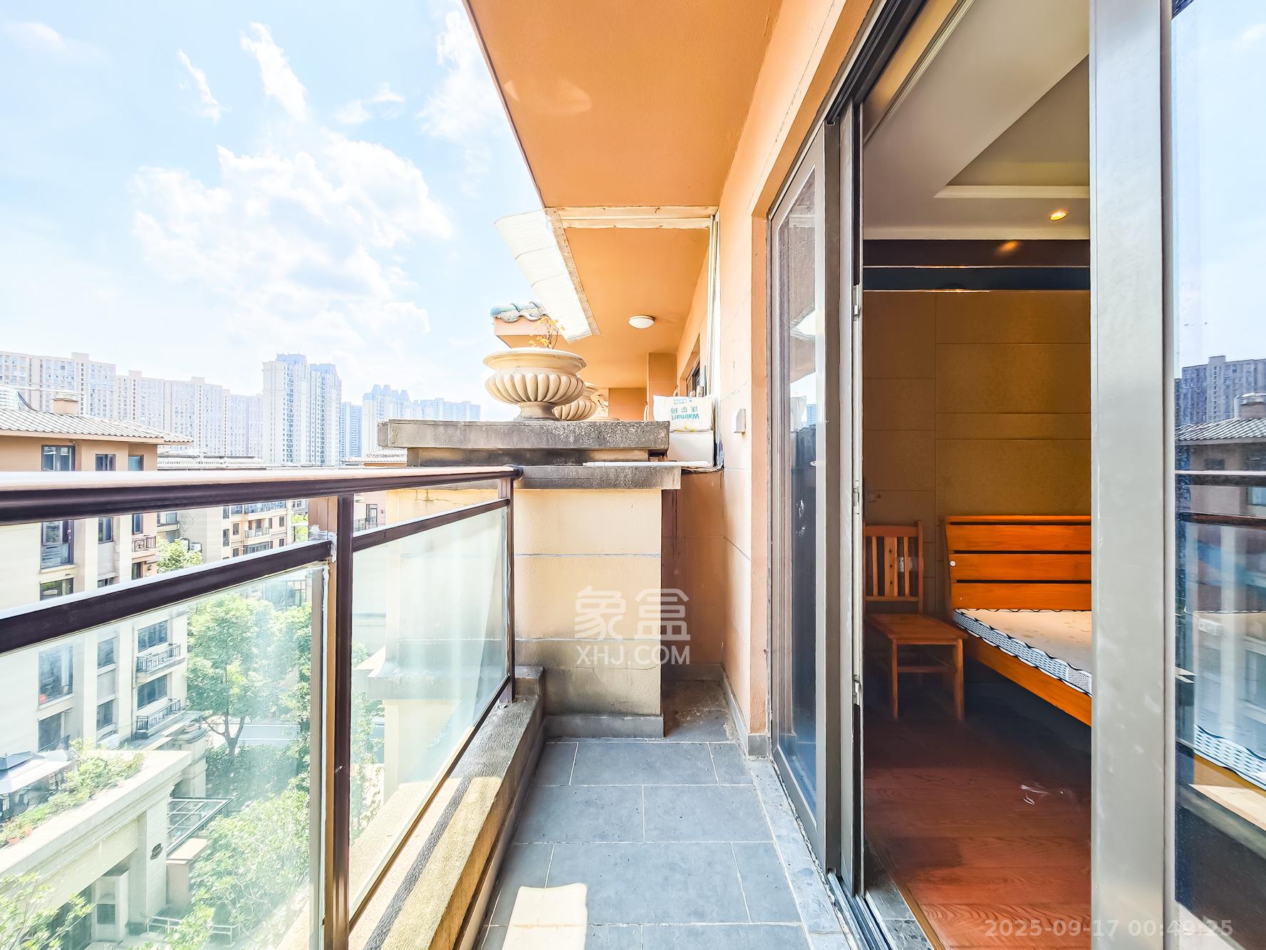 恒大御景天下城一期  3室2厅2卫    85.0万阳台