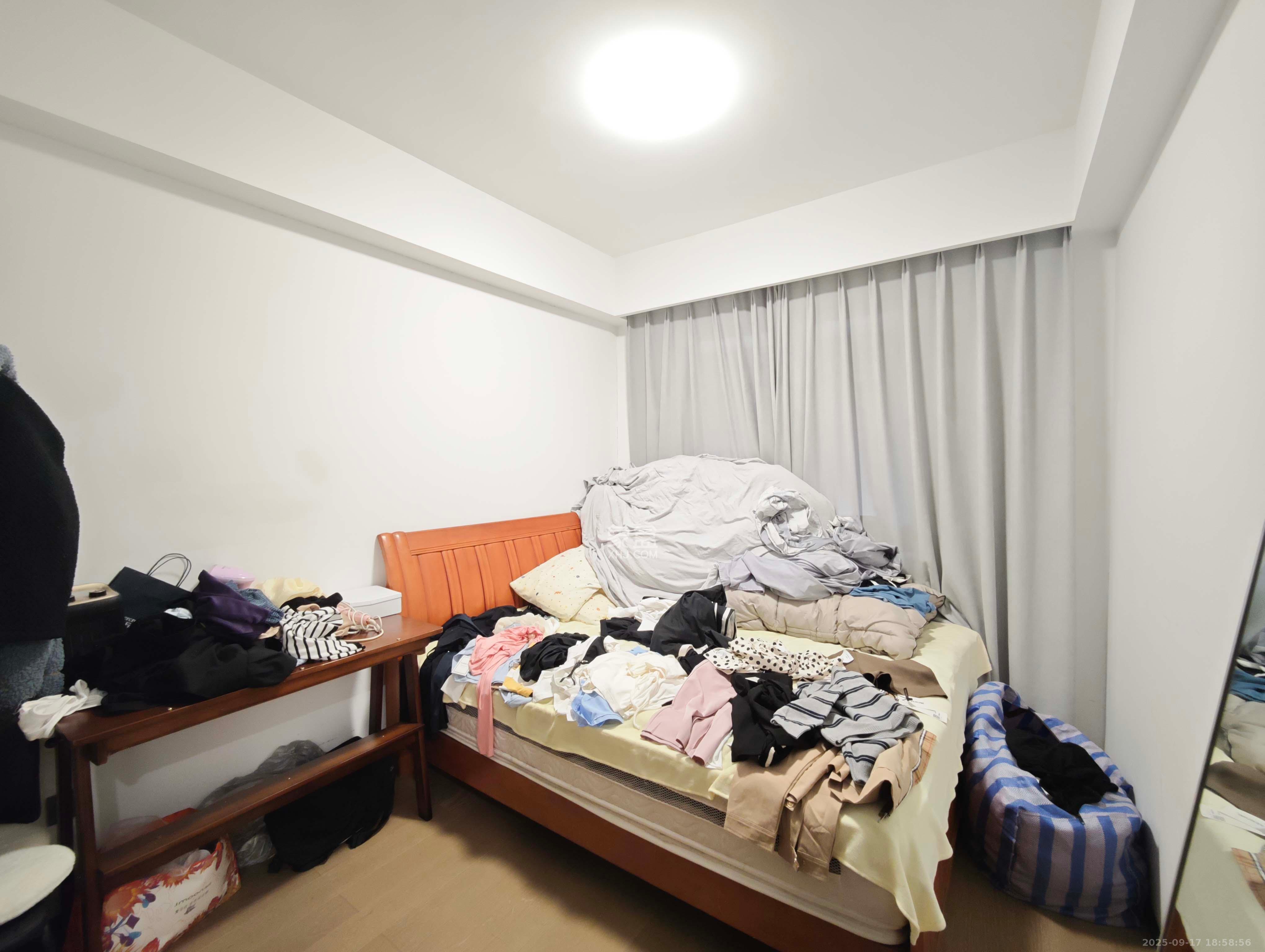 万科魅力之城  3室2厅2卫    93.0万卧室