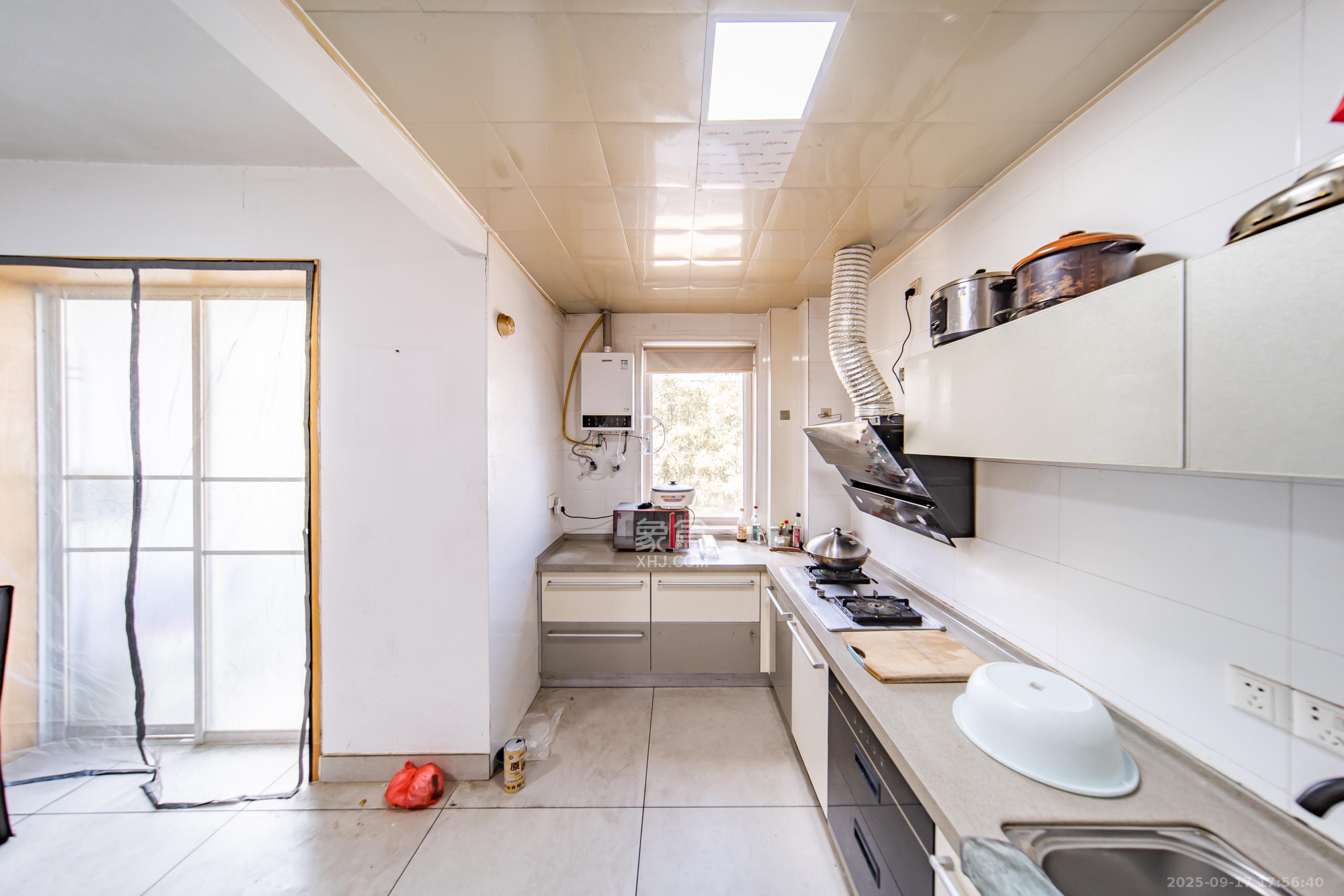 阳光100二期 4室2厅2卫 117.6万 阳光100二期 4室2厅2卫 117.6万厨房