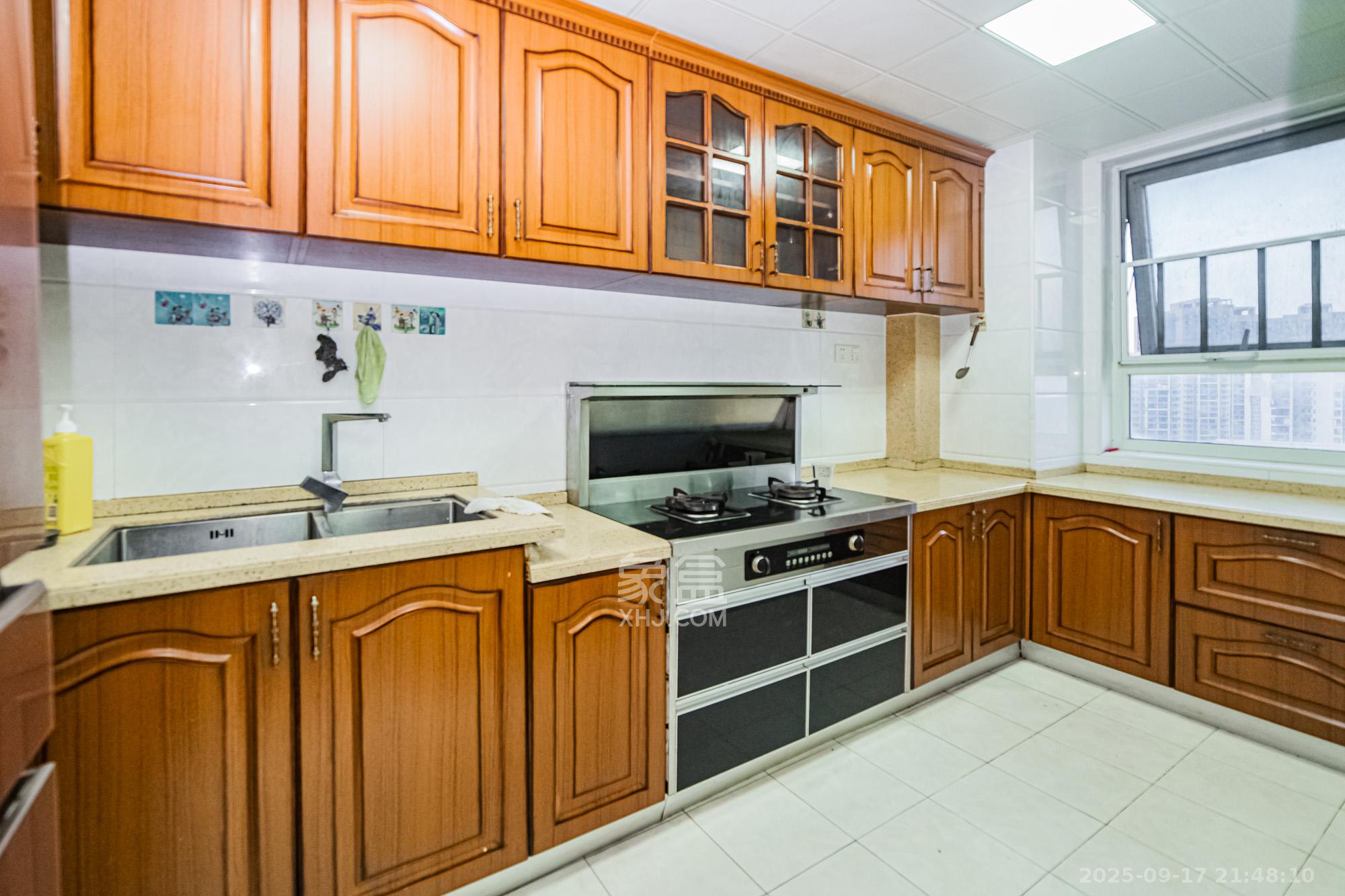 北辰三角洲B2E2区 3室2厅2卫 180.0万 北辰三角洲B2E2区 3室2厅2卫 180.0万厨房