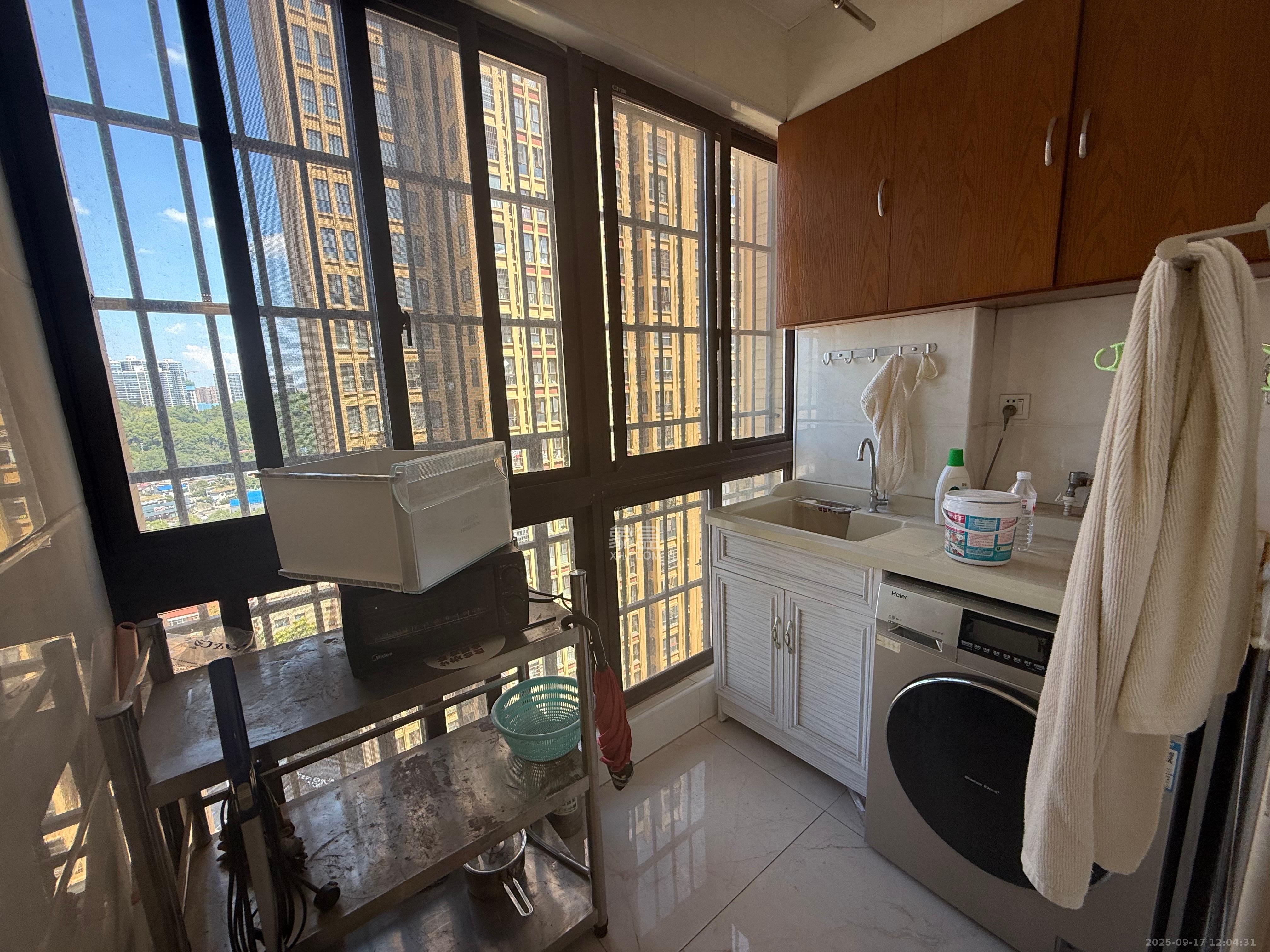 欧莱雅郡 4室2厅1卫 2800.0元/月 欧莱雅郡 4室2厅1卫 2800.0元/月室内图