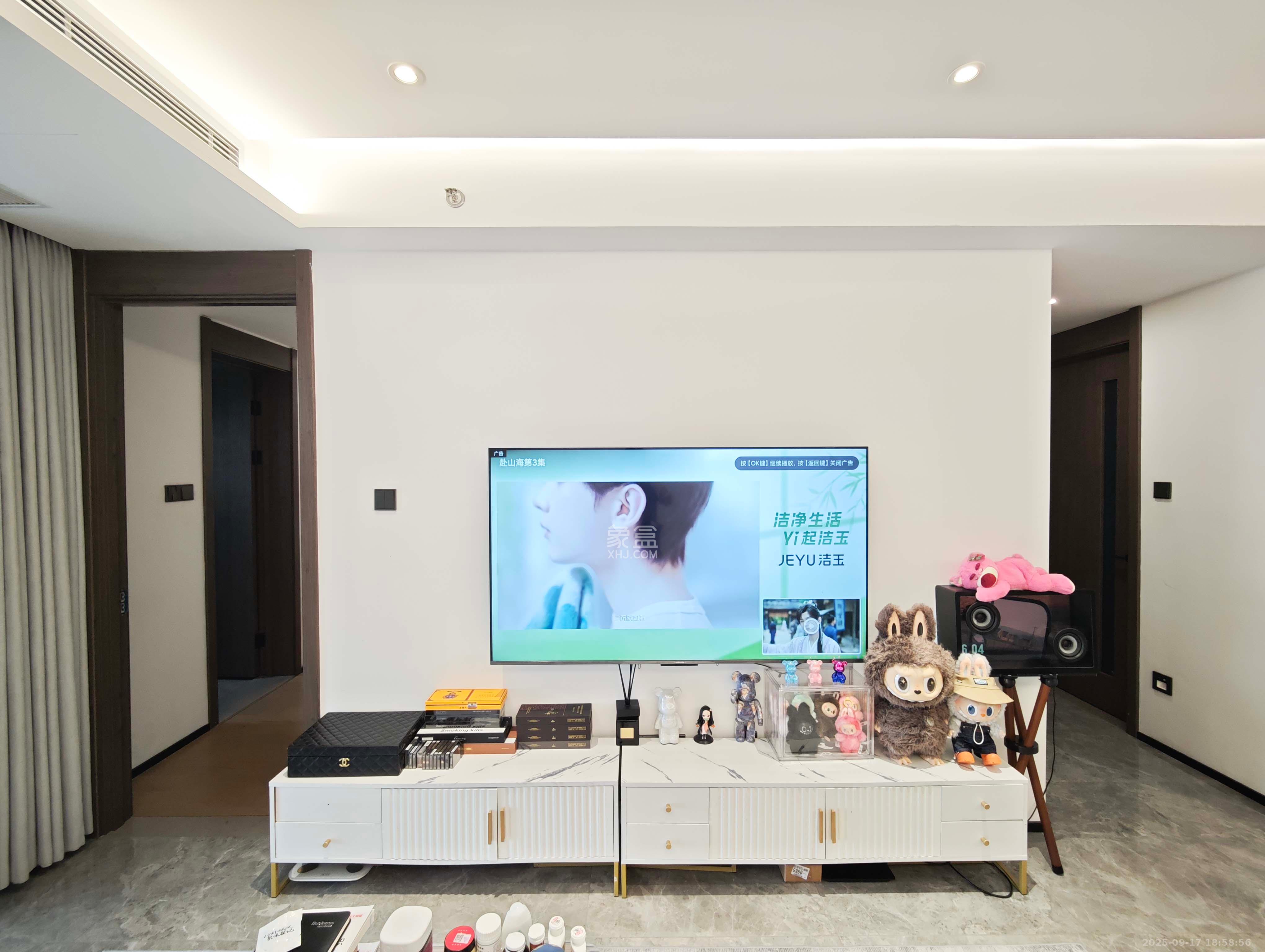 万科魅力之城  3室2厅2卫    93.0万客厅