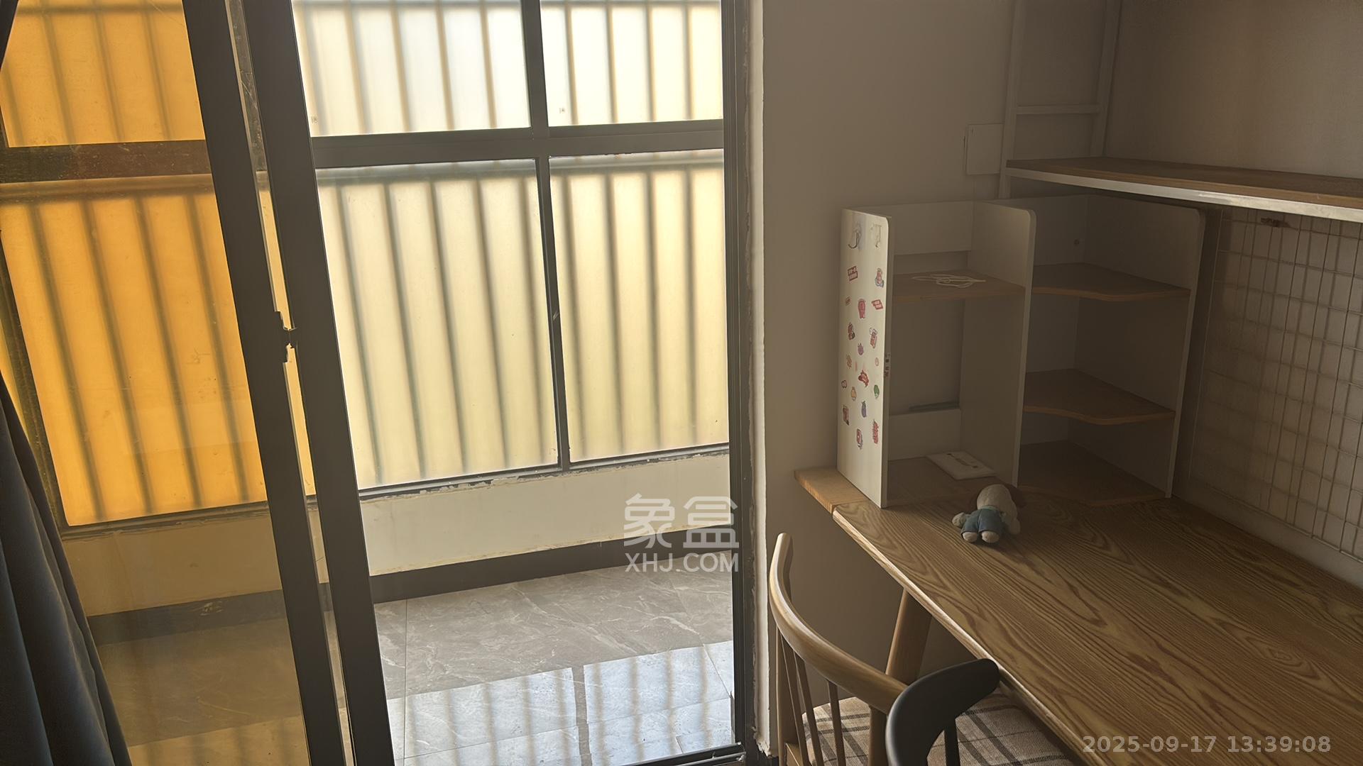 深业睿城  1室2厅1卫    1180.0元/月室内图