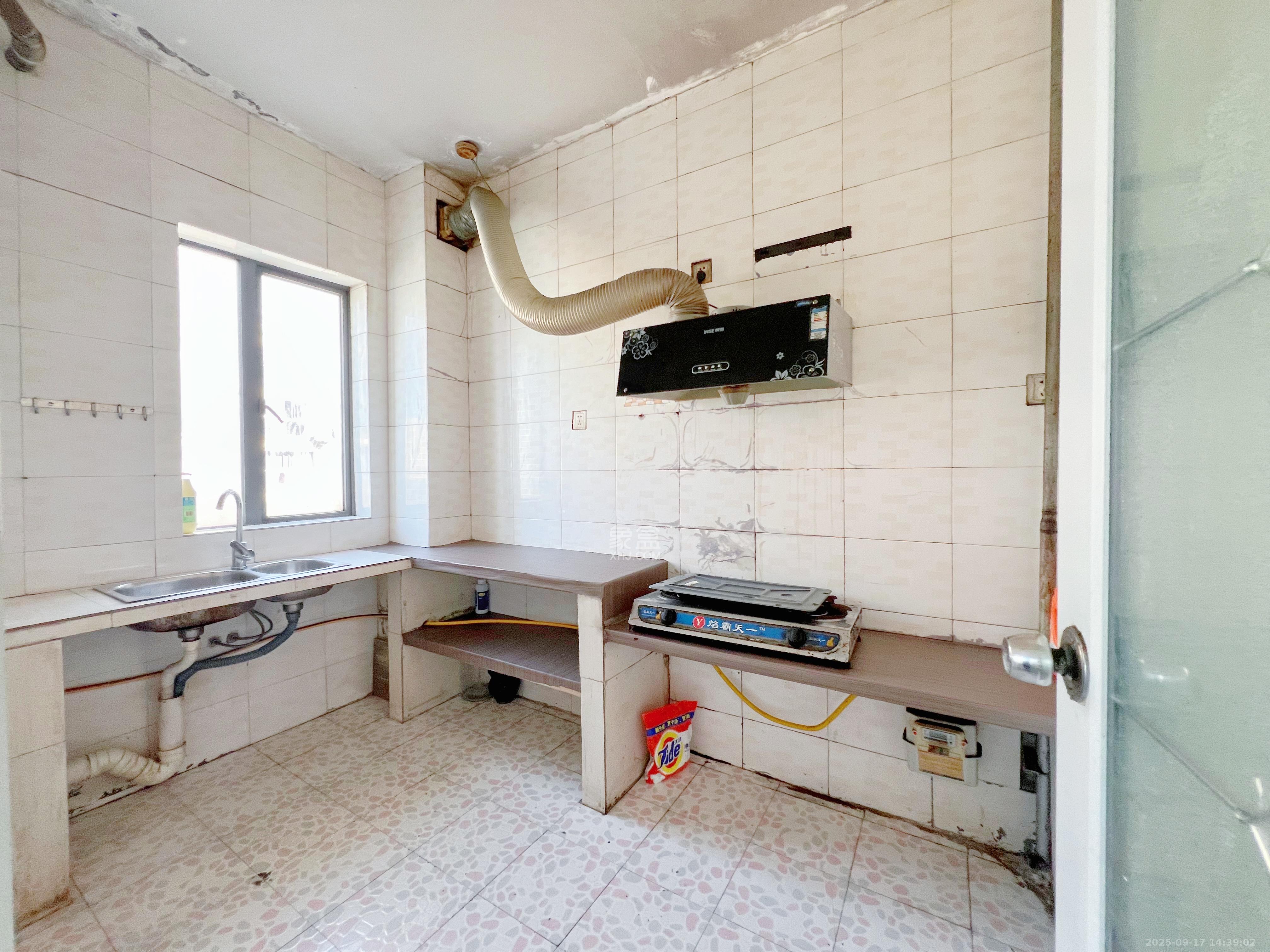 中城丽景香山园 3室2厅2卫 2500.0元/月 中城丽景香山园 3室2厅2卫 2500.0元/月室内图