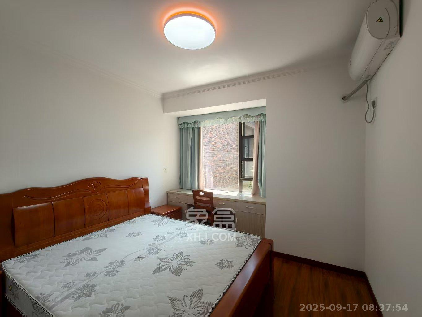 星湖湾二期洋房  3室2厅2卫    2900.0元/月室内图