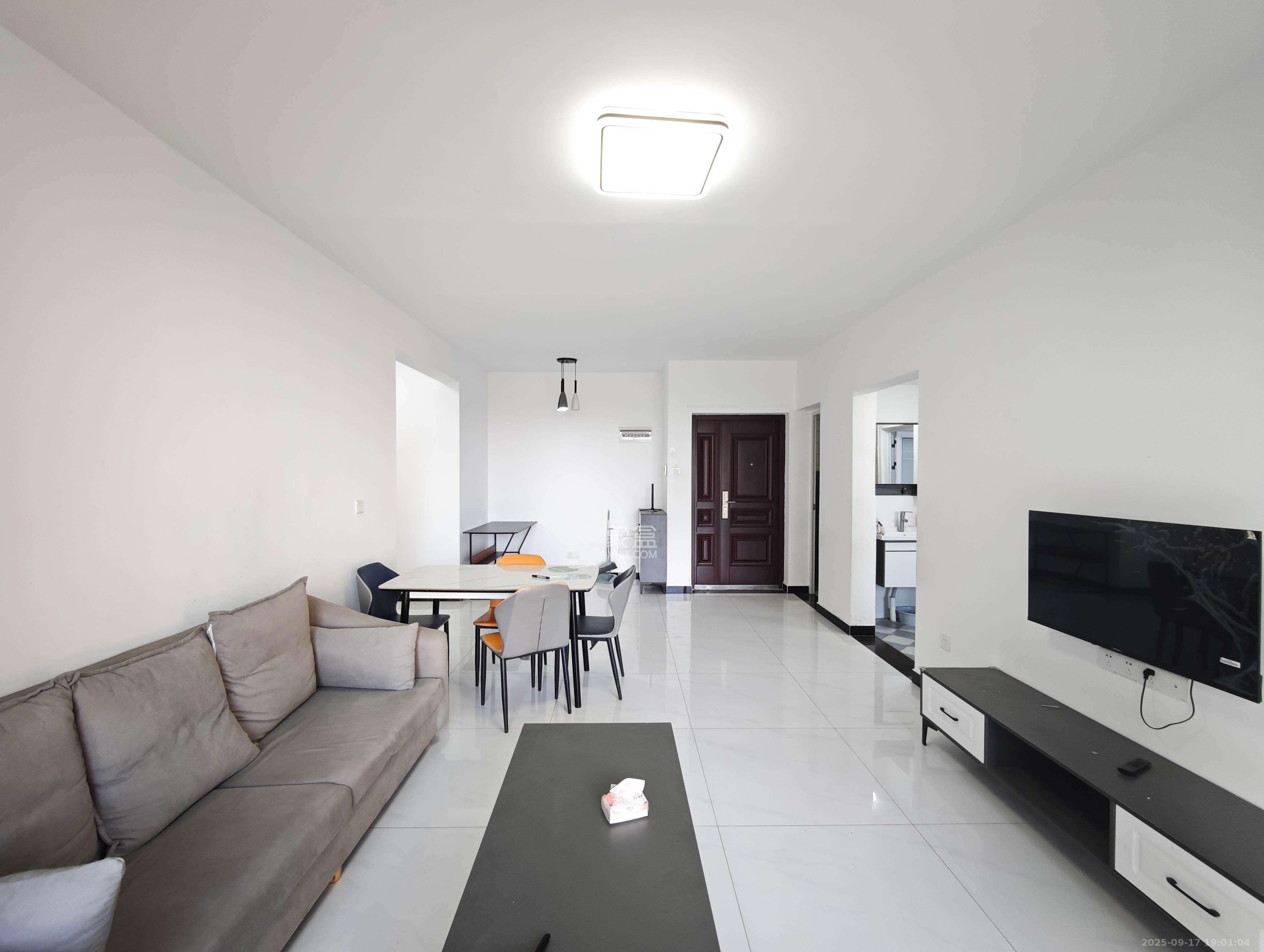 星发东宸花园 3室2厅1卫 68.0万 星发东宸花园 3室2厅1卫 68.0万客厅