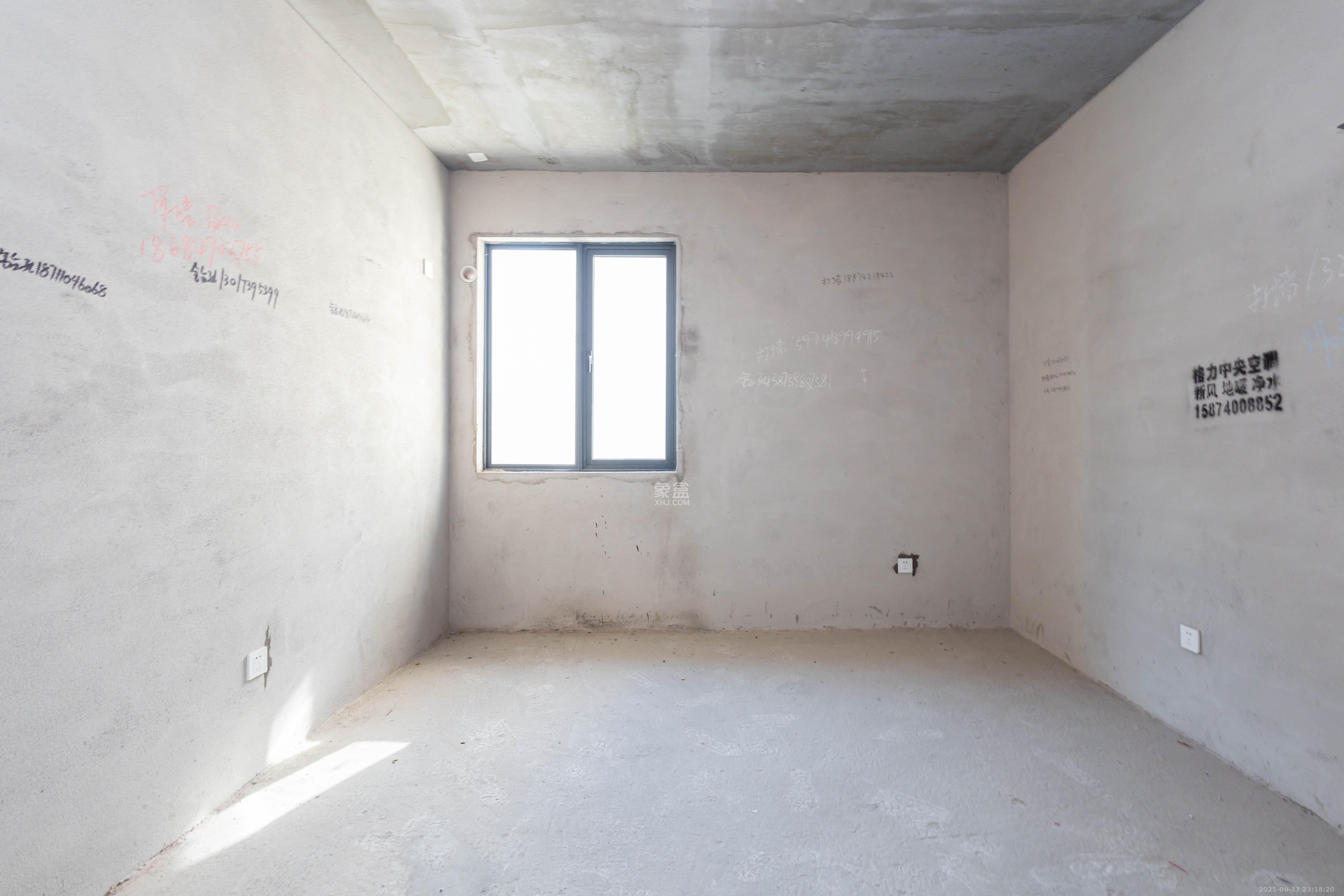 爵世名邸东湖(东湖壹号企业总部基地) 2室2厅1卫 46.0万 爵世名邸东湖(东湖壹号企业总部基地) 2室2厅1卫 46.0万客厅