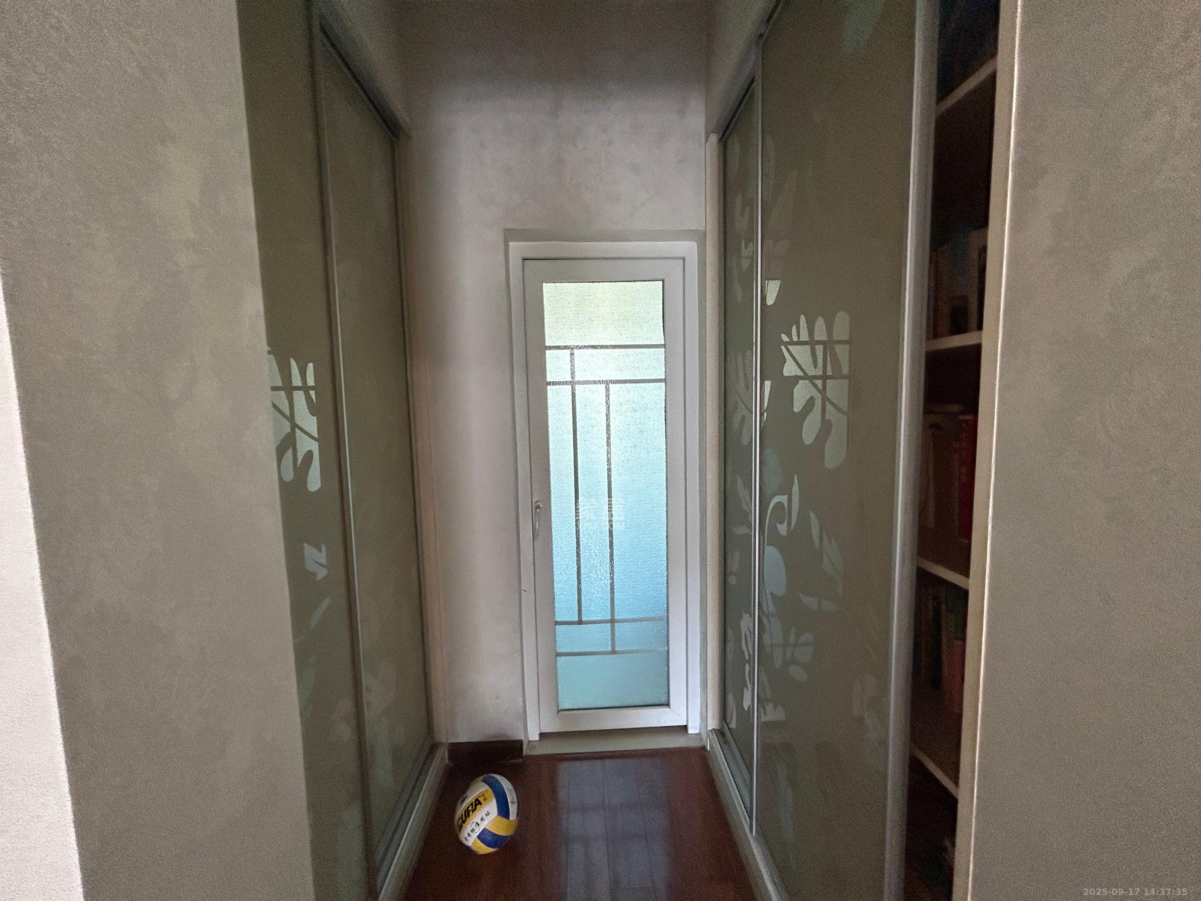 麓谷加州阳光 4室2厅2卫 3600.0元/月 麓谷加州阳光 4室2厅2卫 3600.0元/月室内图