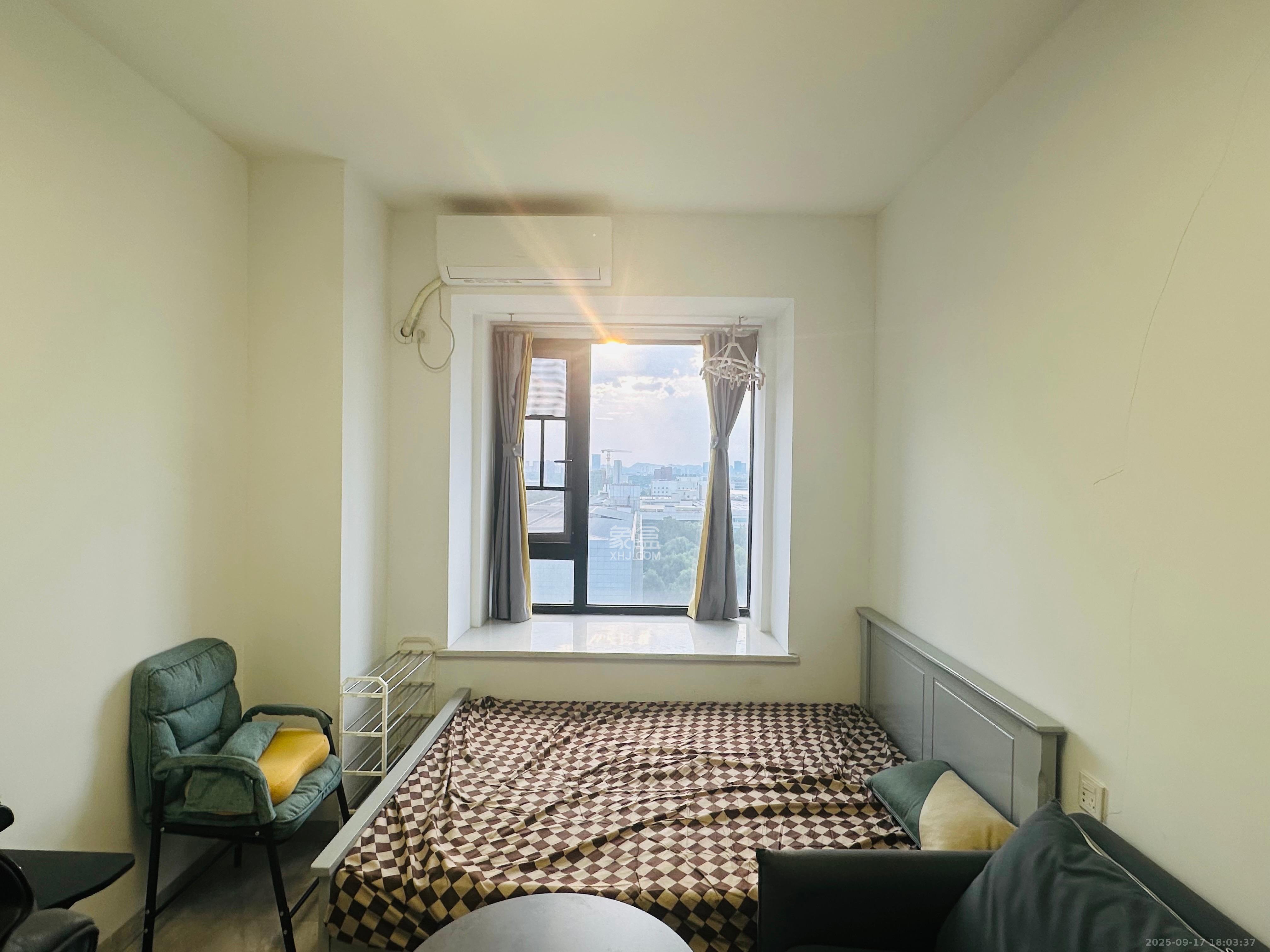 保利麓谷林语I区  1室1厅1卫    1500.0元/月室内图