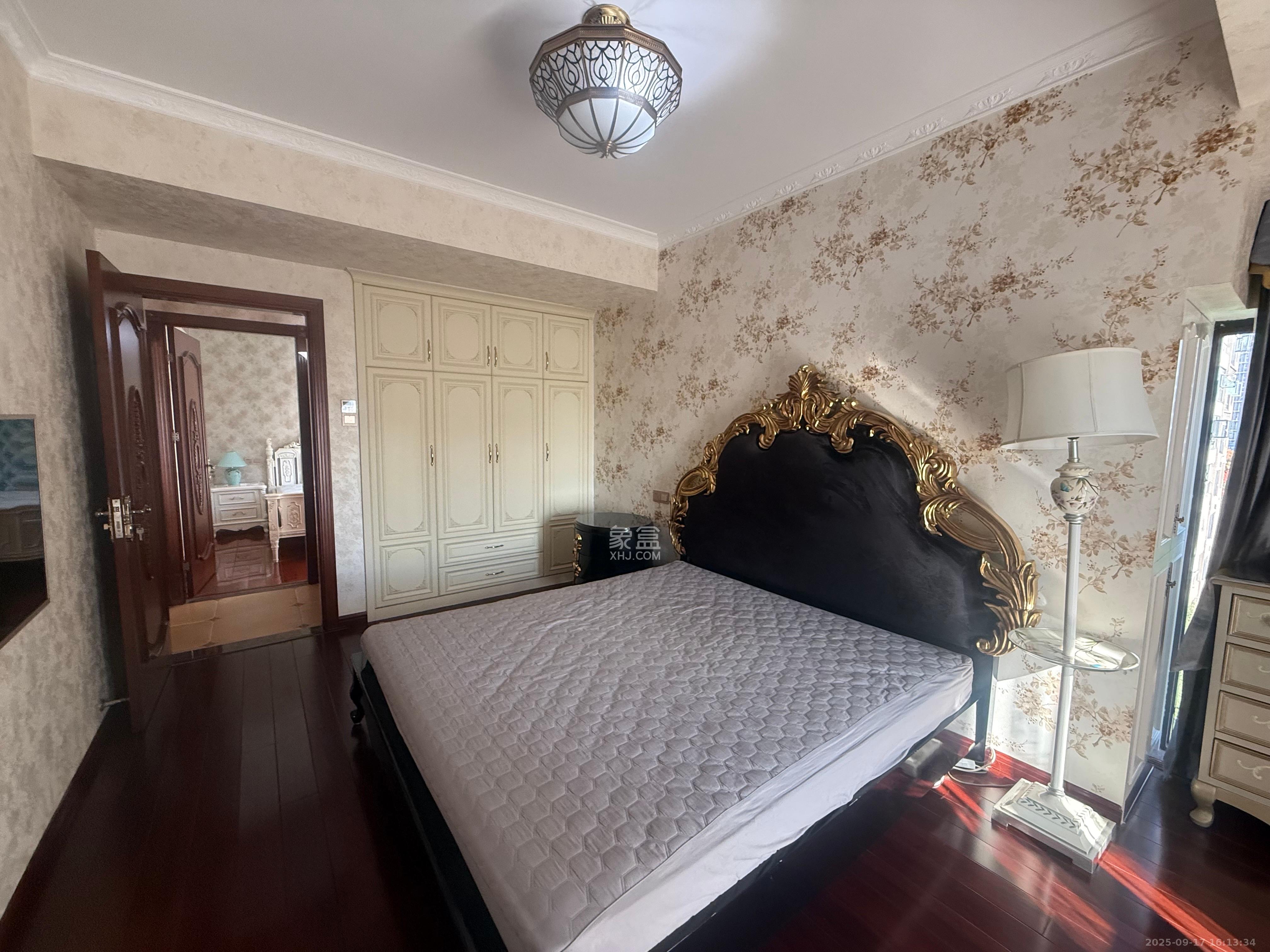 藏珑湖上国际花园 4室2厅2卫 6300.0元/月 藏珑湖上国际花园 4室2厅2卫 6300.0元/月室内图