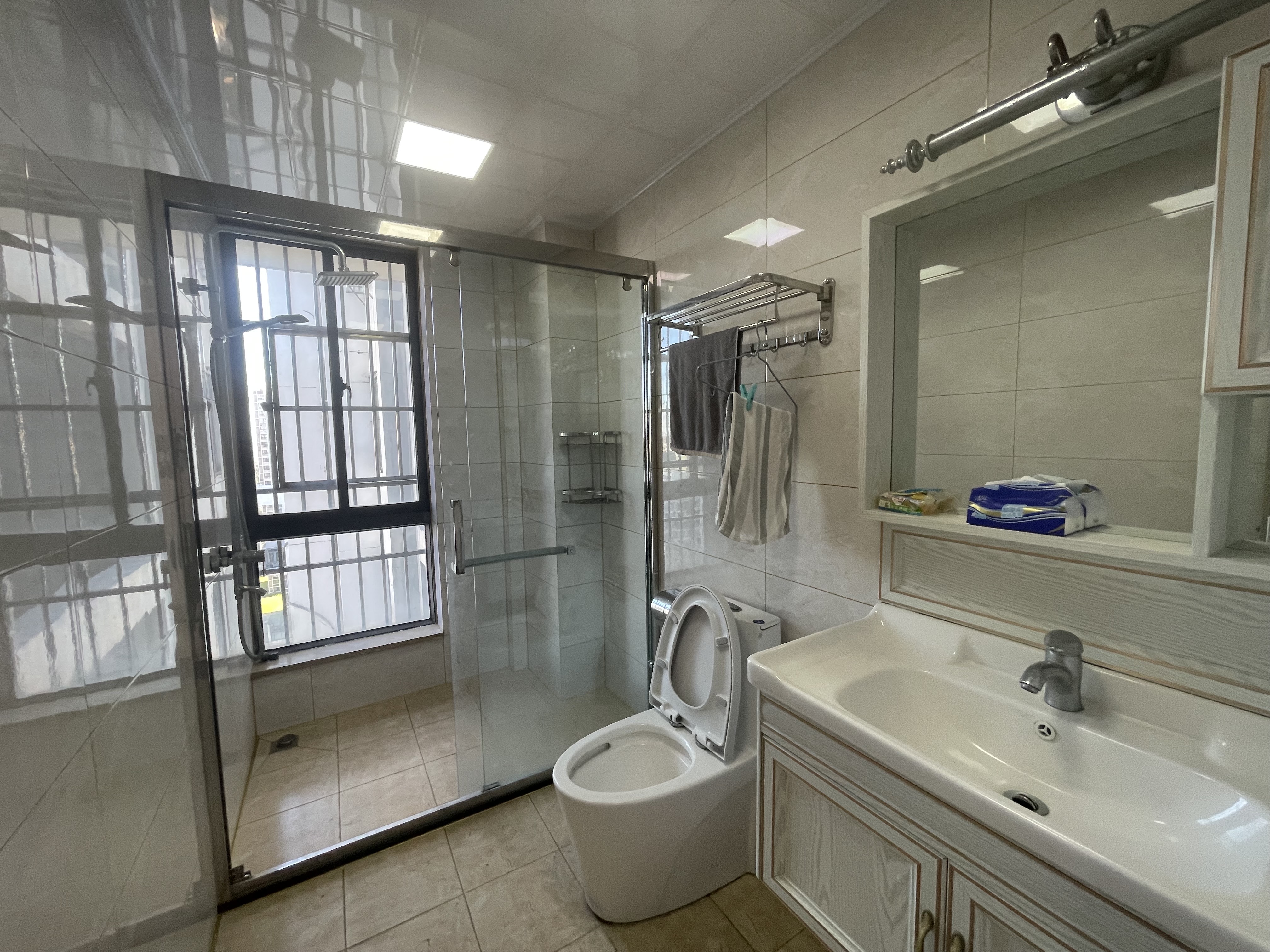 锦地翰城一期 4室2厅2卫 3500.0元/月 锦地翰城一期 4室2厅2卫 3500.0元/月室内图