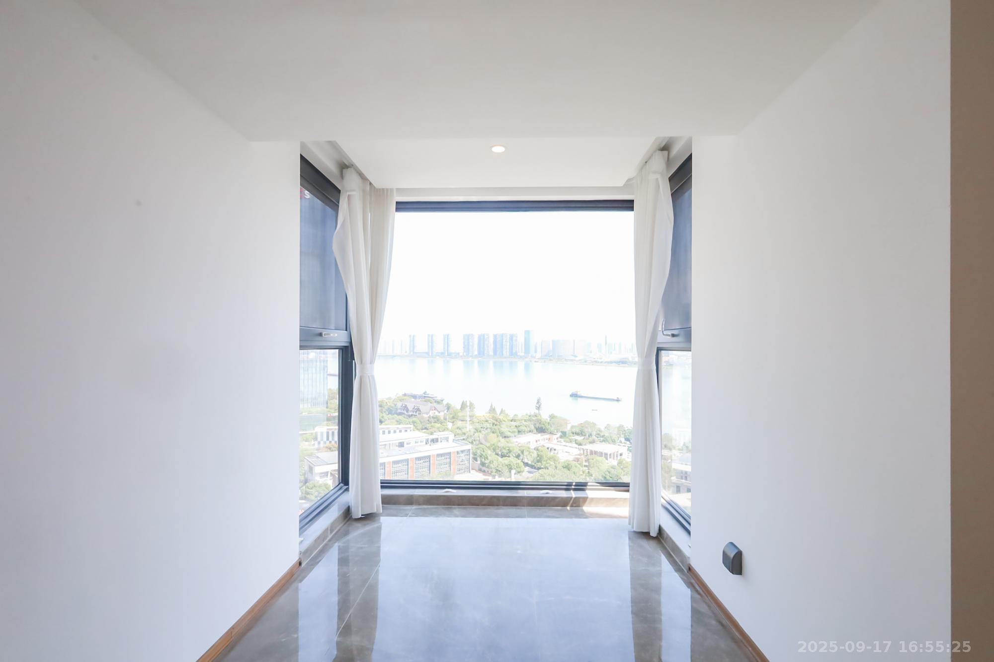 万科里金域国际 4室2厅2卫 432.8万 万科里金域国际 4室2厅2卫 432.8万阳台