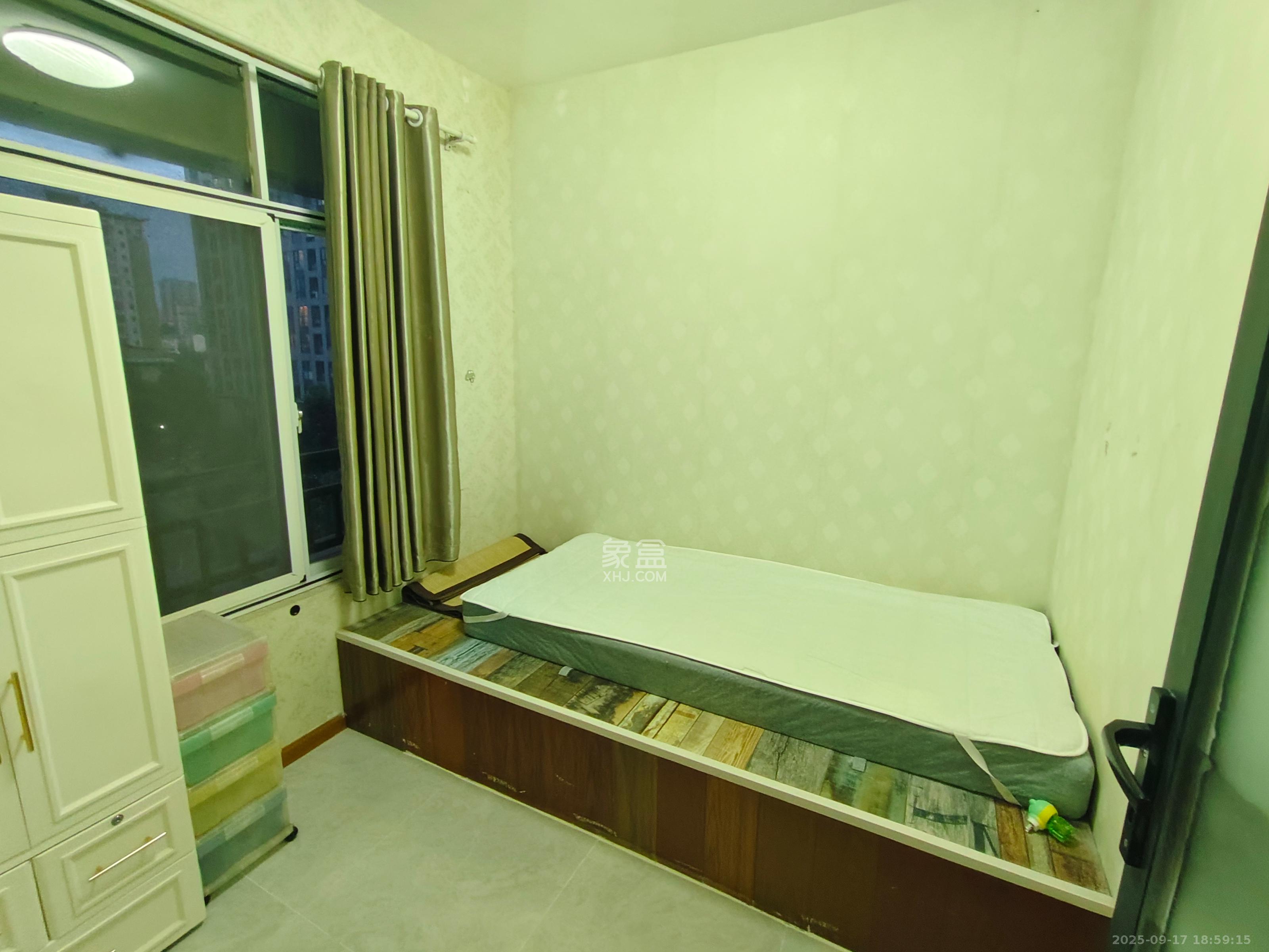 胜家雅苑  3室2厅1卫   2400.00元/月室内图