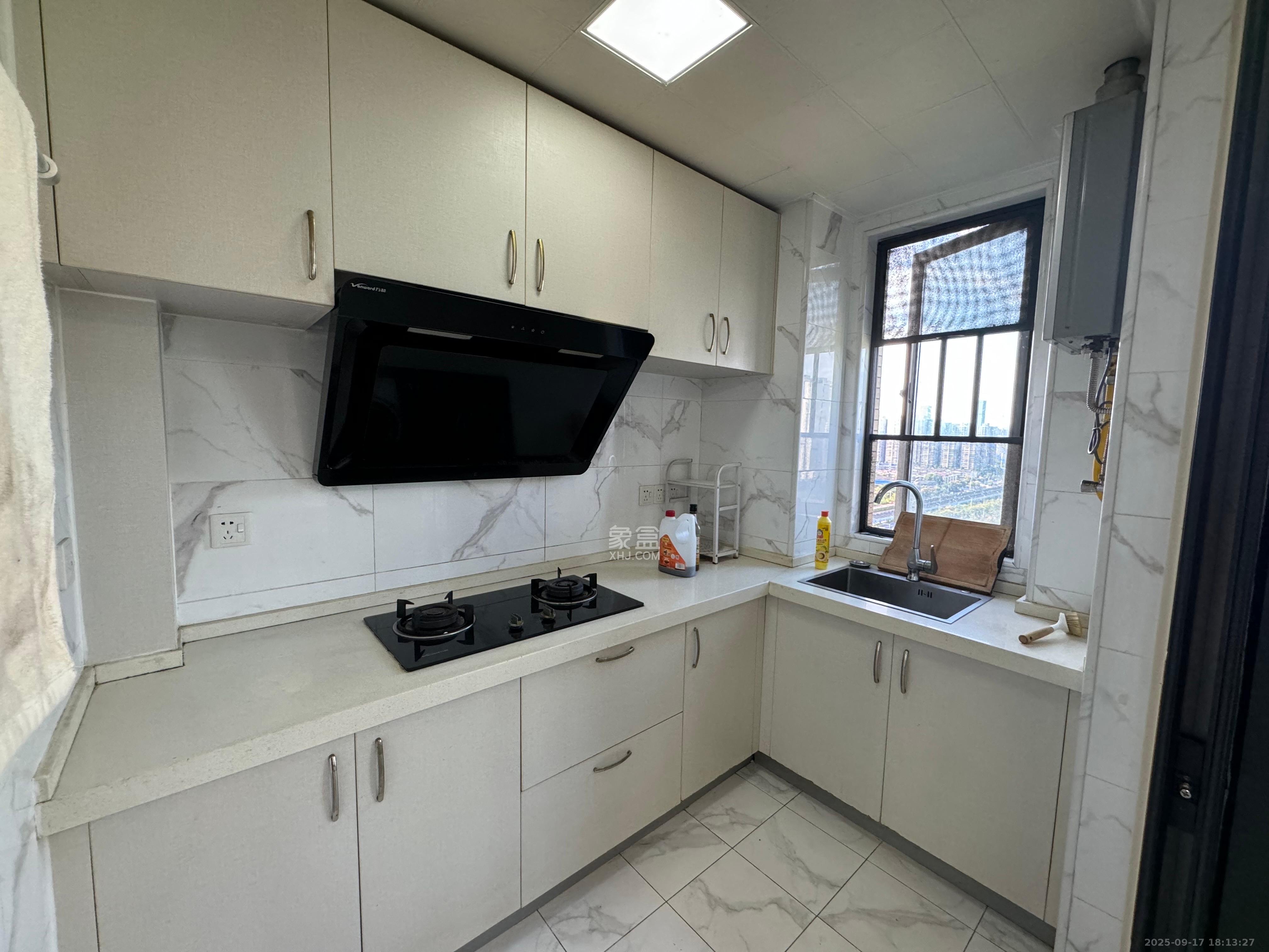 金轮星光名座 3室2厅1卫 2500.0元/月 金轮星光名座 3室2厅1卫 2500.0元/月室内图