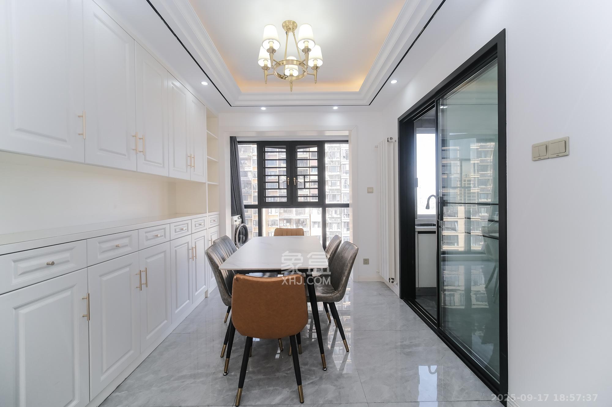 保利香槟国际 4室2厅2卫 105.0万 保利香槟国际 4室2厅2卫 105.0万客厅