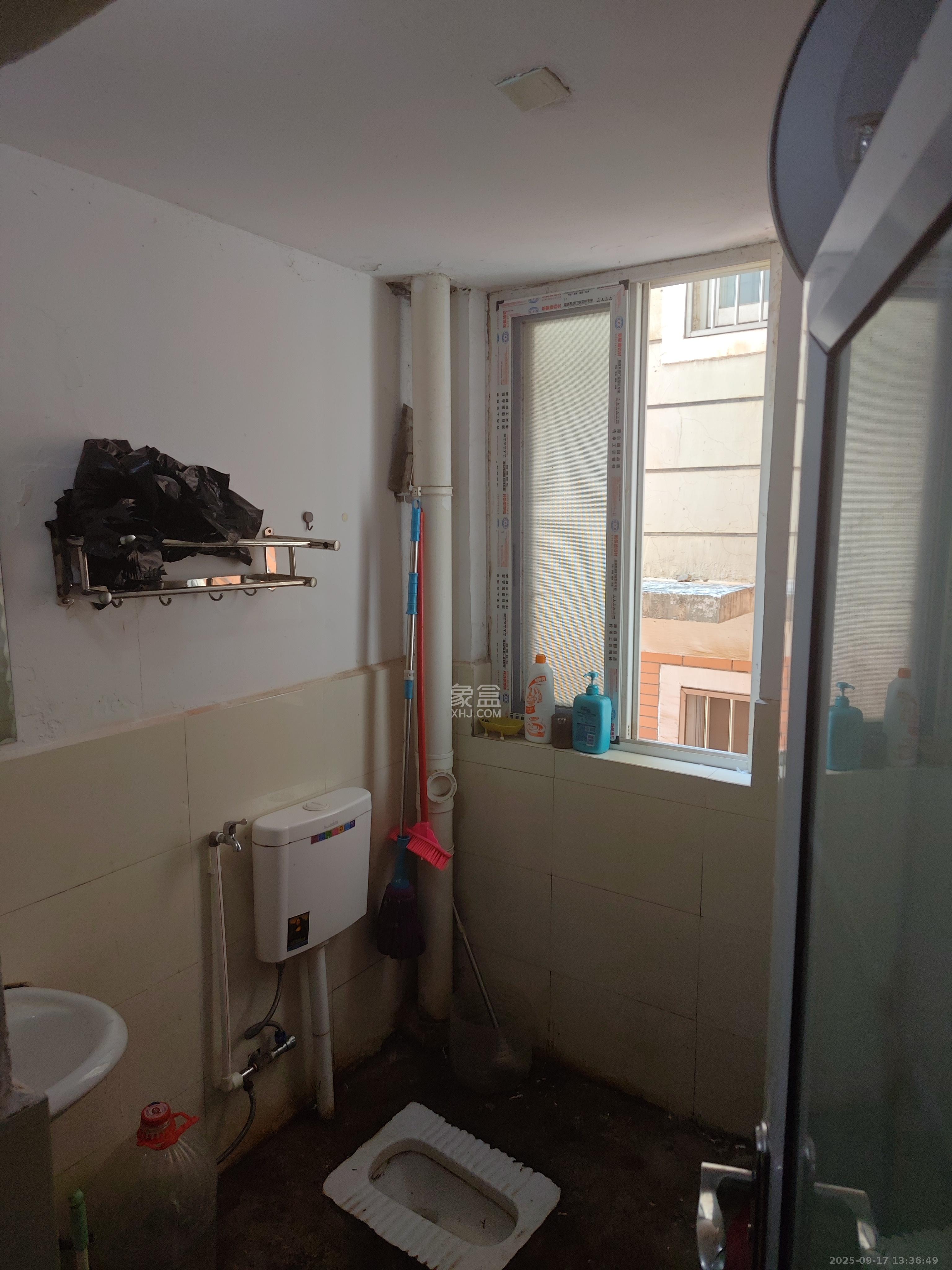 山水人家一二期  1室1厅1卫    800.0元/月室内图