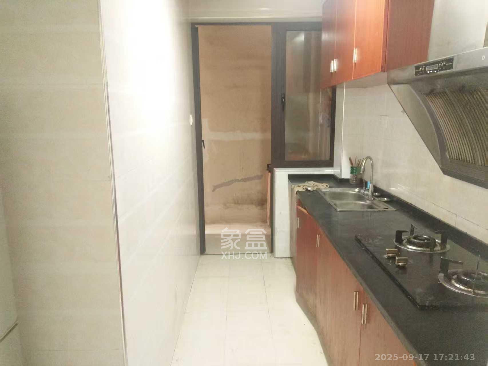 保利麓谷林语D区  3室2厅1卫    2100.0元/月 保利麓谷林语D区  3室2厅1卫    2100.0元/月室内图