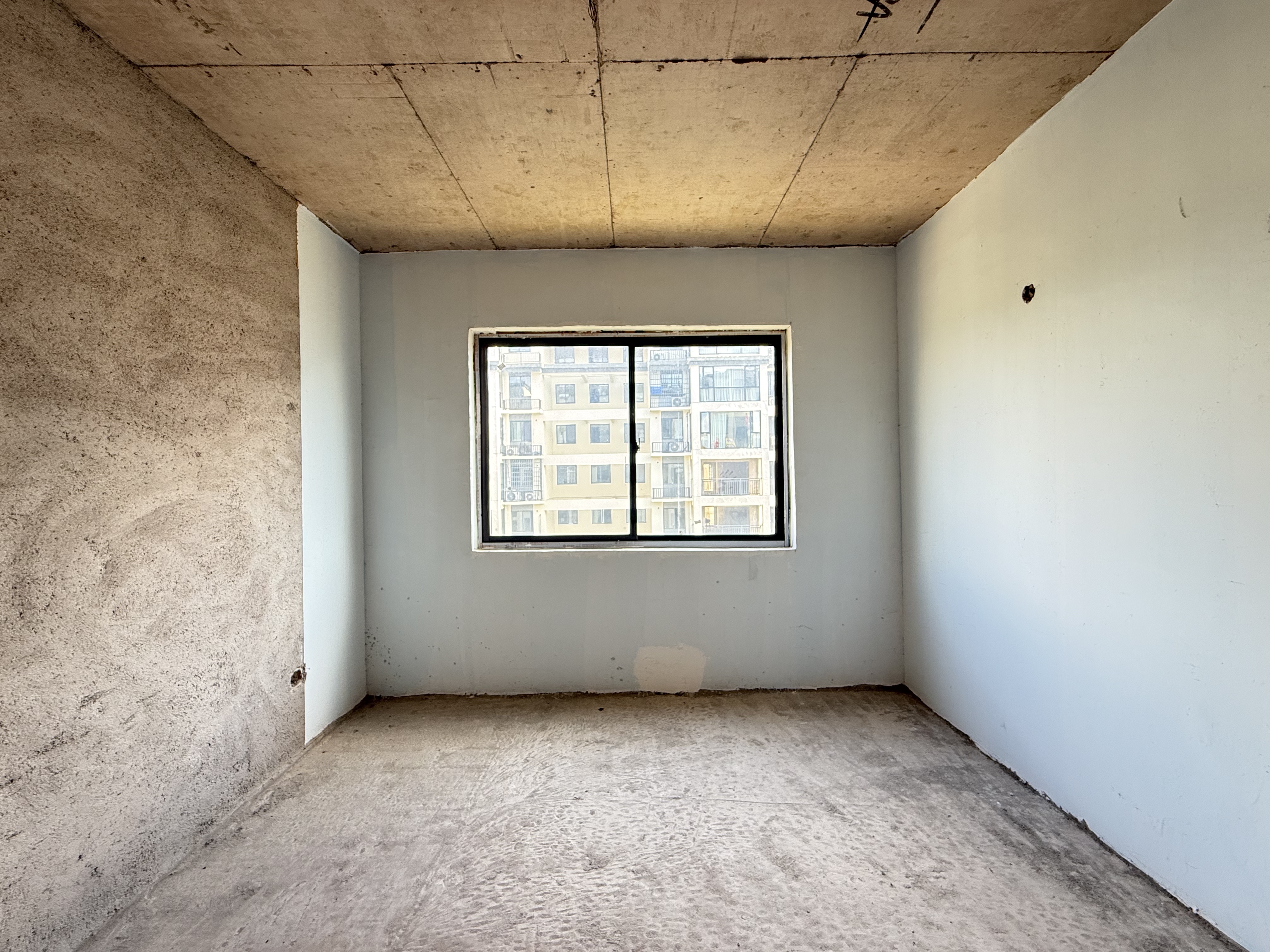 空港新城二期 4室2厅2卫 52.0万 空港新城二期 4室2厅2卫 52.0万客厅