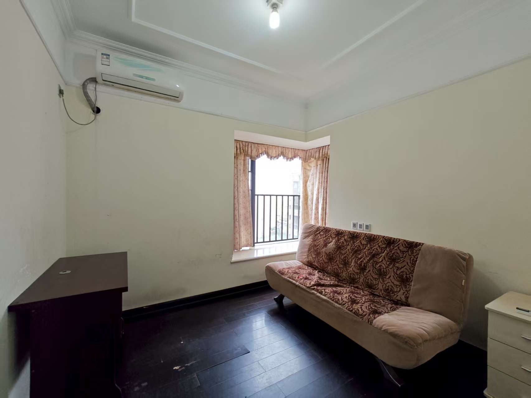 滨江海岸一期 4室2厅2卫 4500.0元/月 滨江海岸一期 4室2厅2卫 4500.0元/月室内图