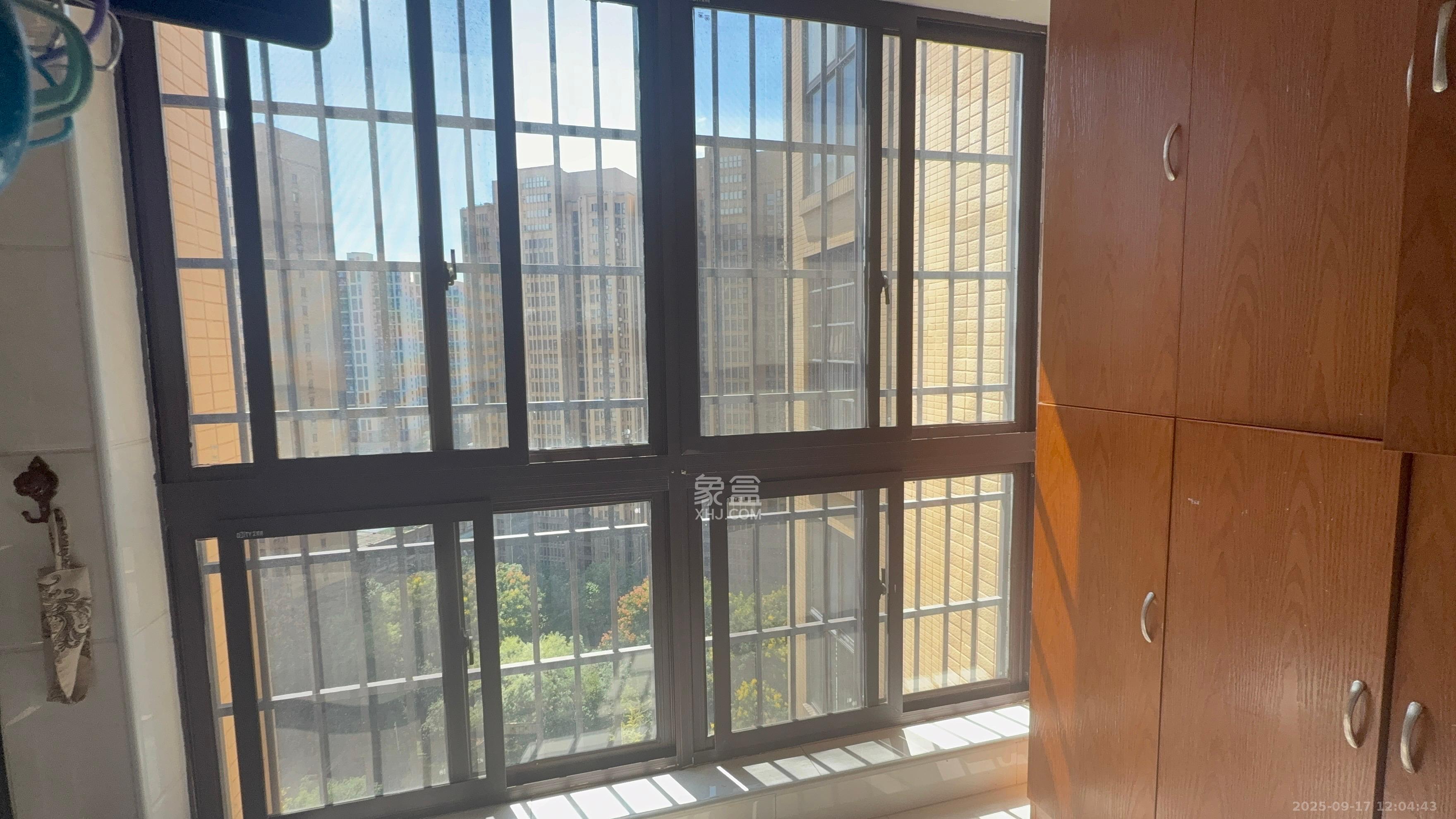 欧莱雅郡 4室2厅1卫 2800.0元/月 欧莱雅郡 4室2厅1卫 2800.0元/月室内图