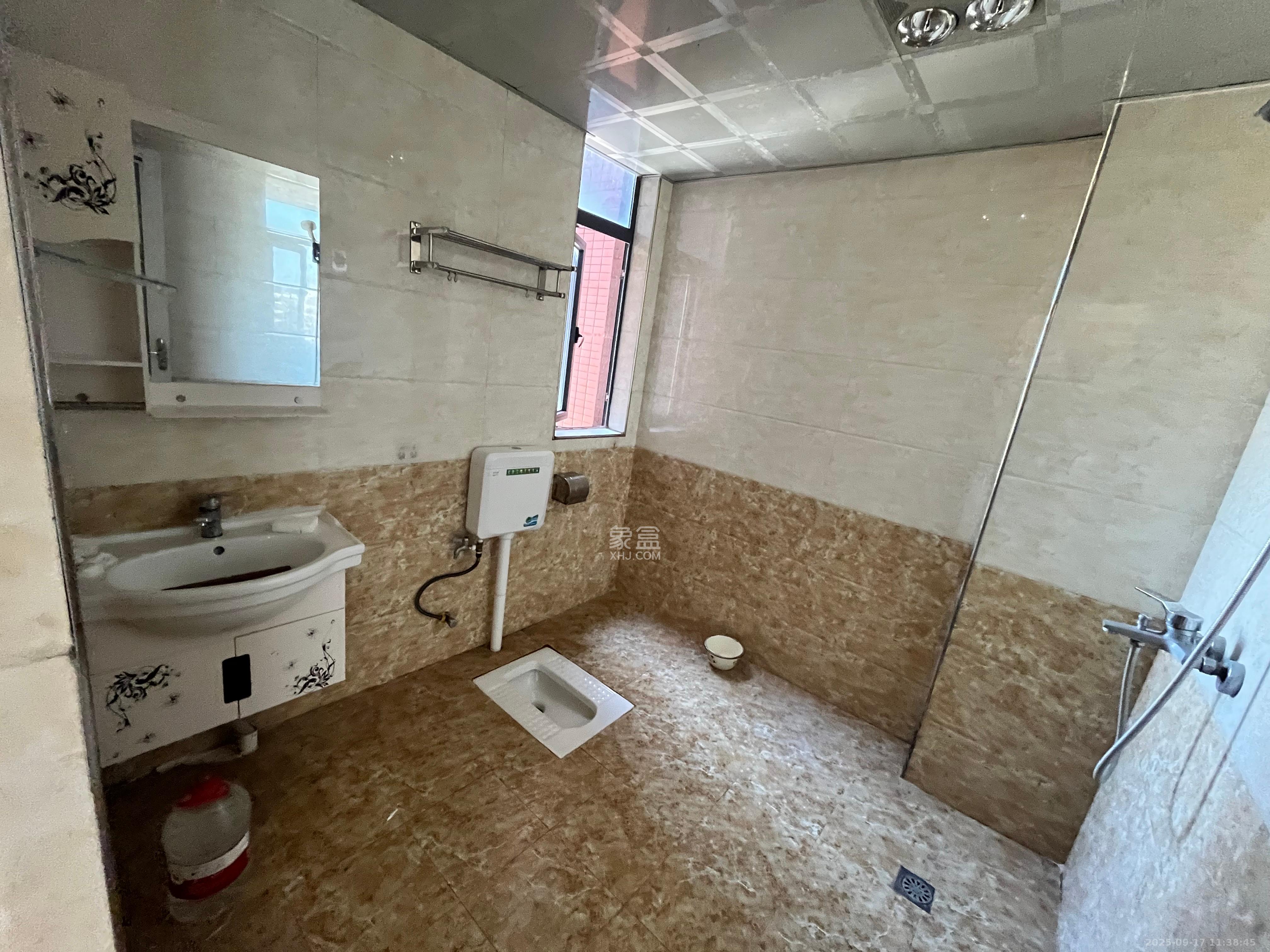 钱隆首府(福晟御园)  3室1厅2卫    2700.0元/月室内图