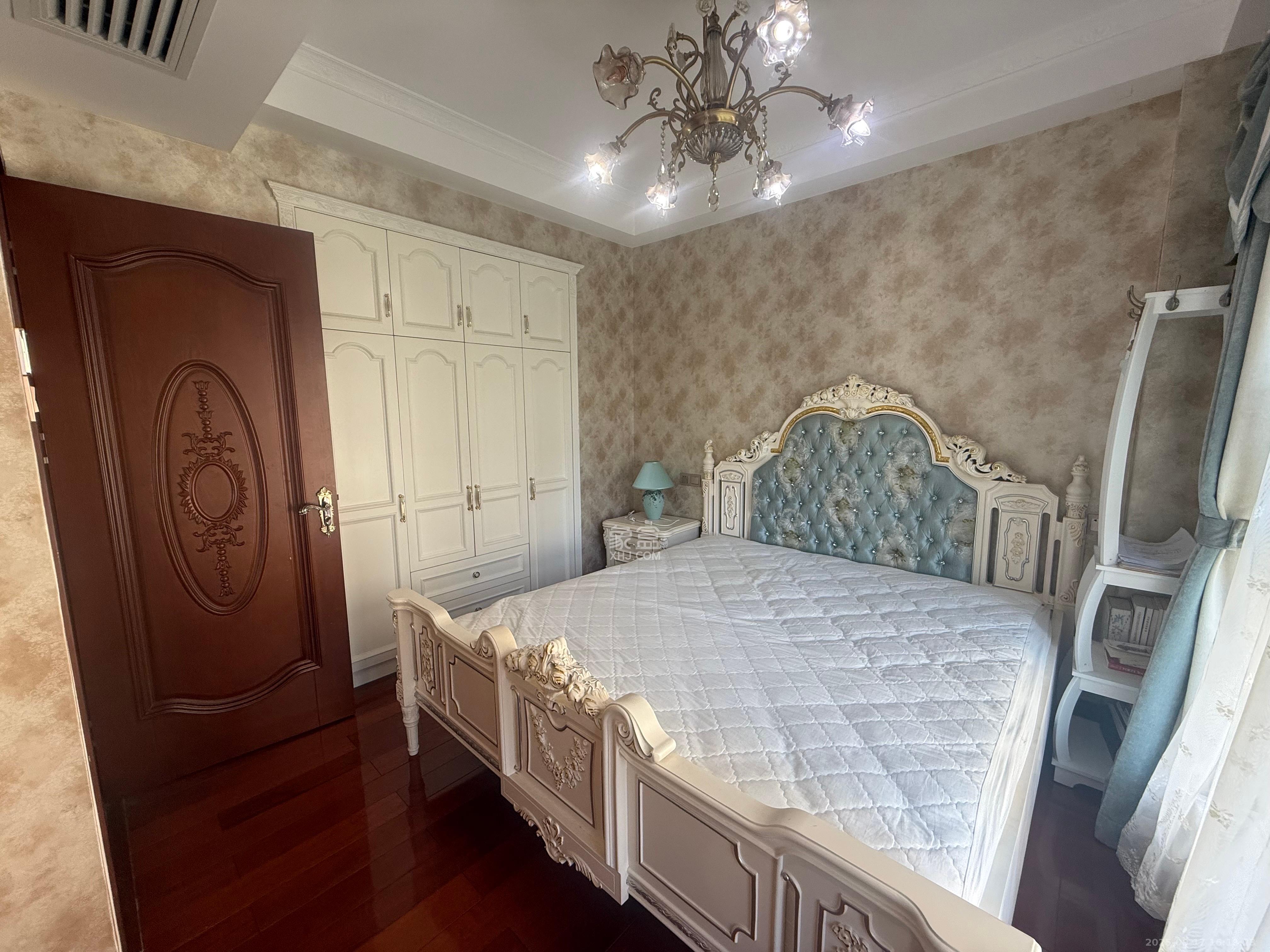 藏珑湖上国际花园 4室2厅2卫 6300.0元/月 藏珑湖上国际花园 4室2厅2卫 6300.0元/月室内图