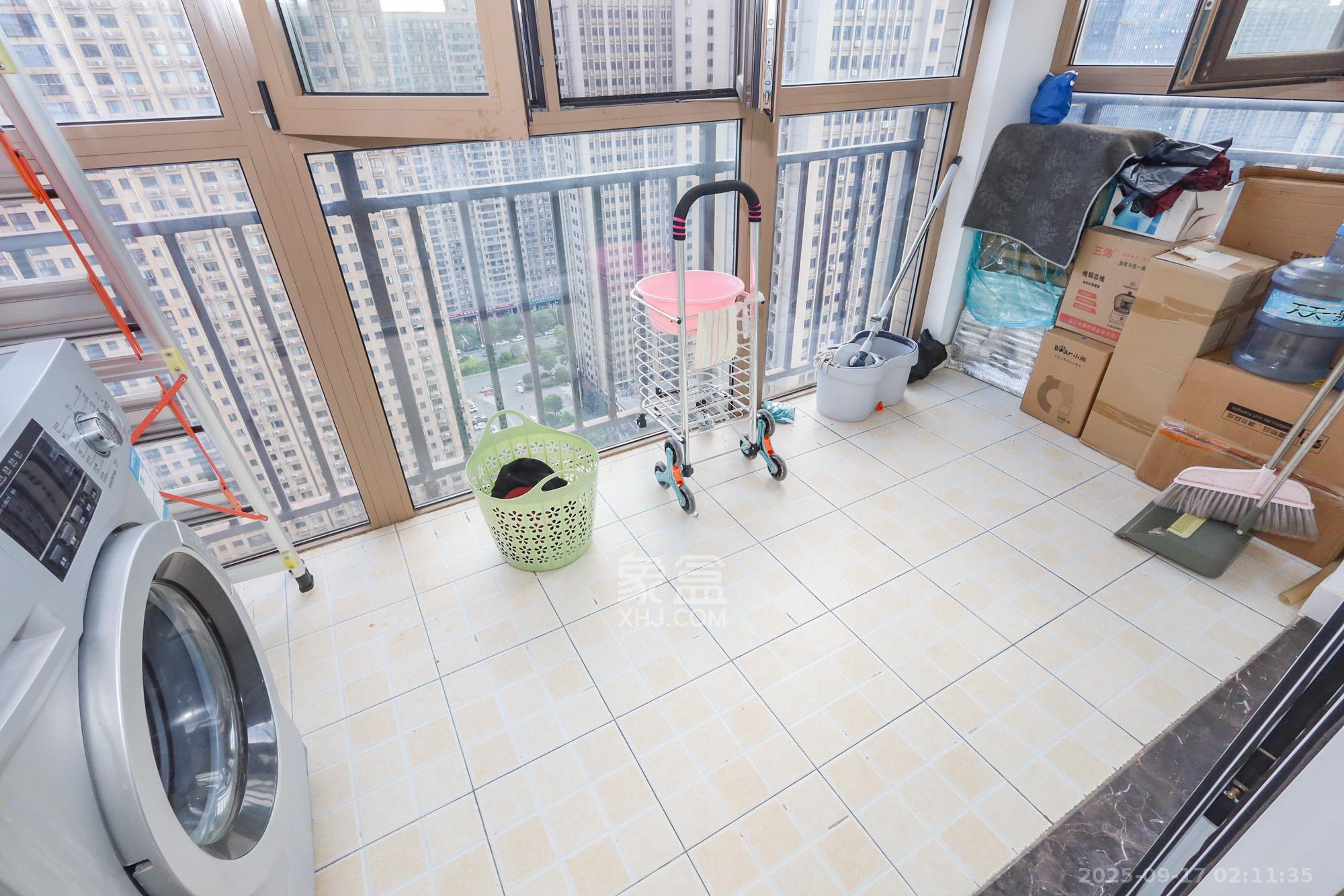 钰龙天下二期（钰龙佳园）  3室2厅2卫    182.0万阳台