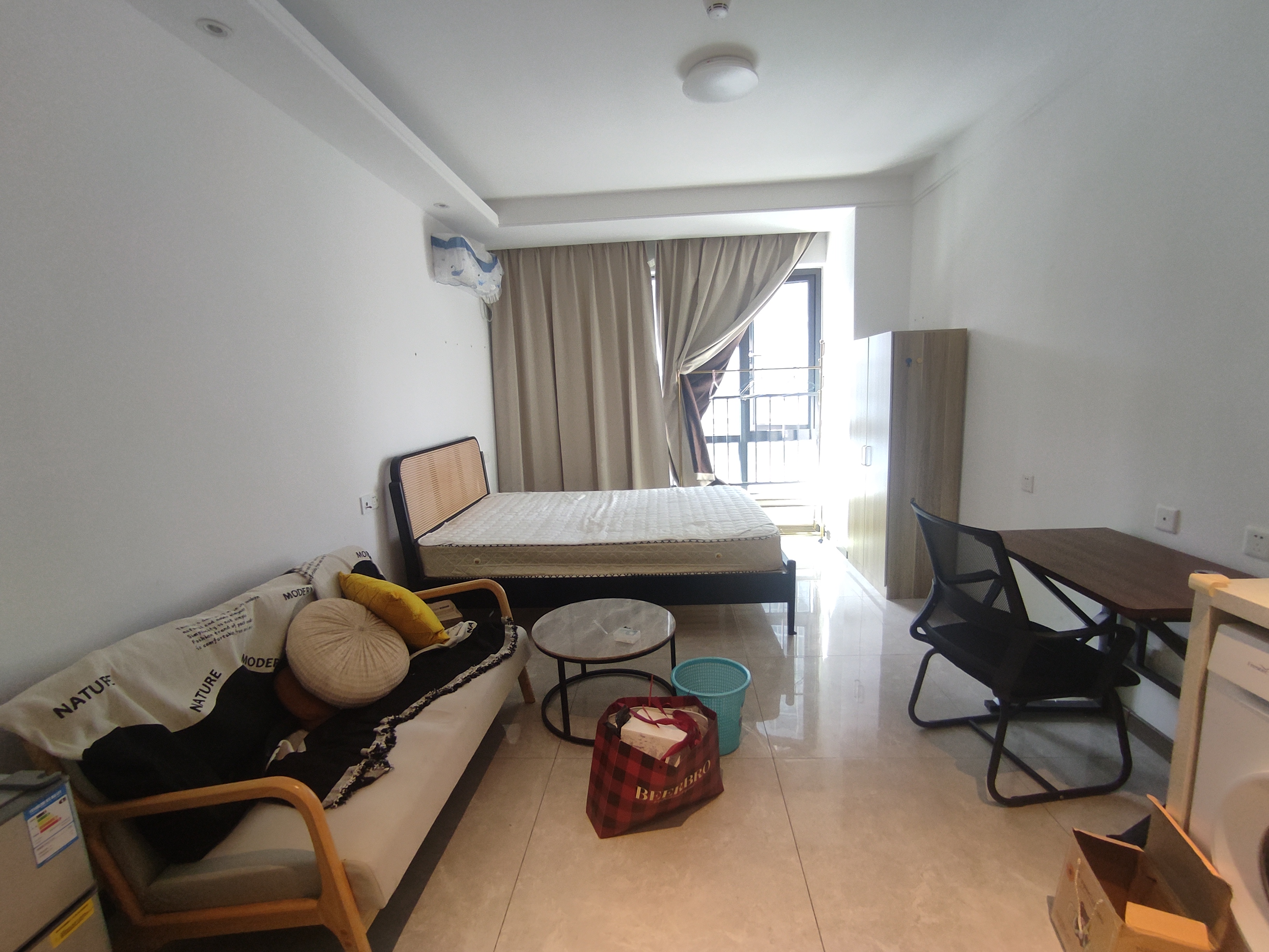 龙湖光年  1室1厅1卫    1700.0元/月室内图