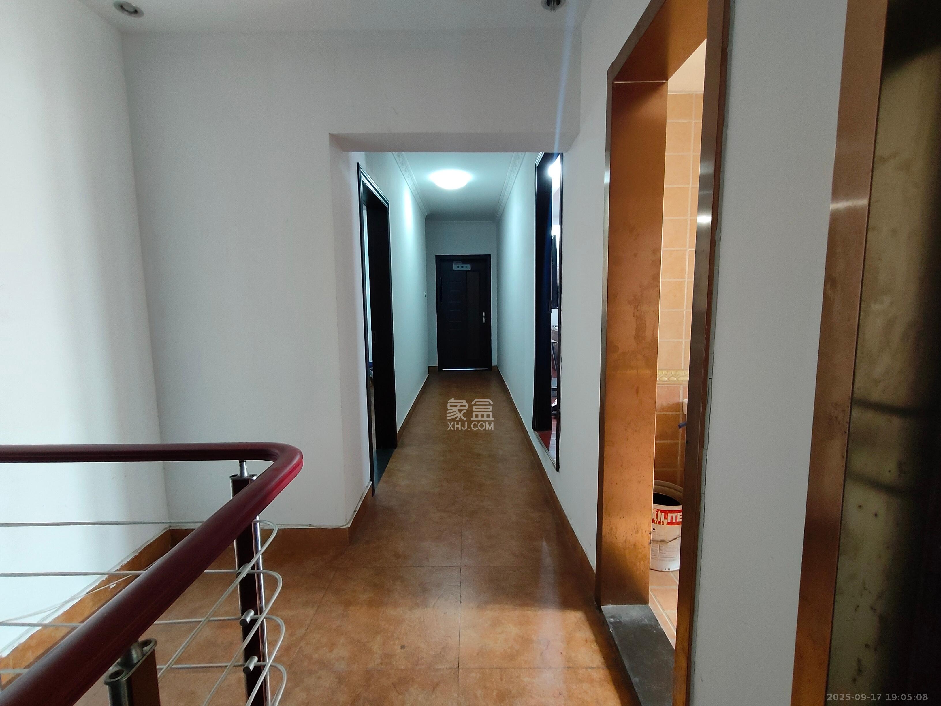 开源鑫阁  8室1厅4卫    4200.0元/月室内图