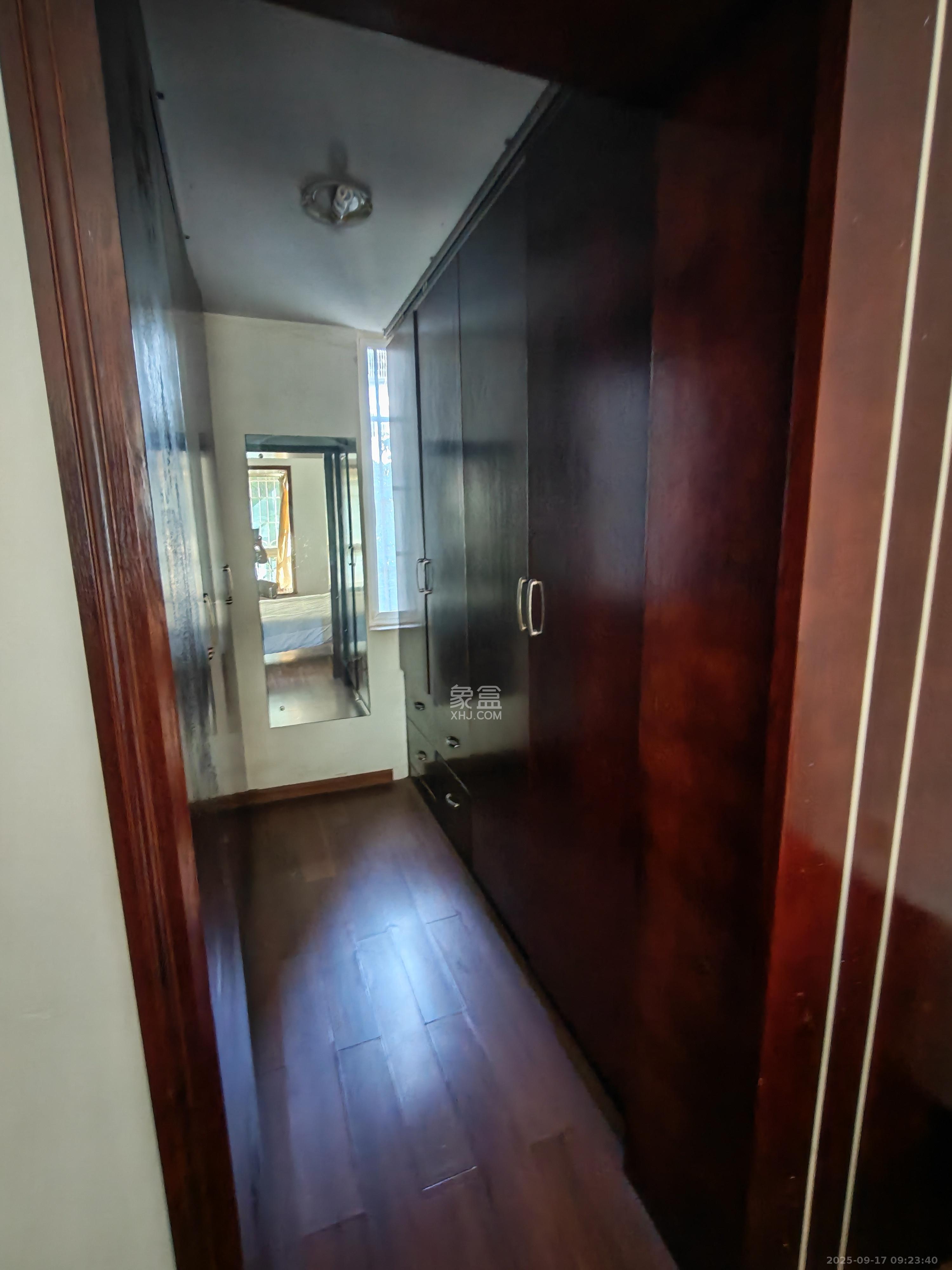 德润园  3室2厅1卫    2300.0元/月室内图