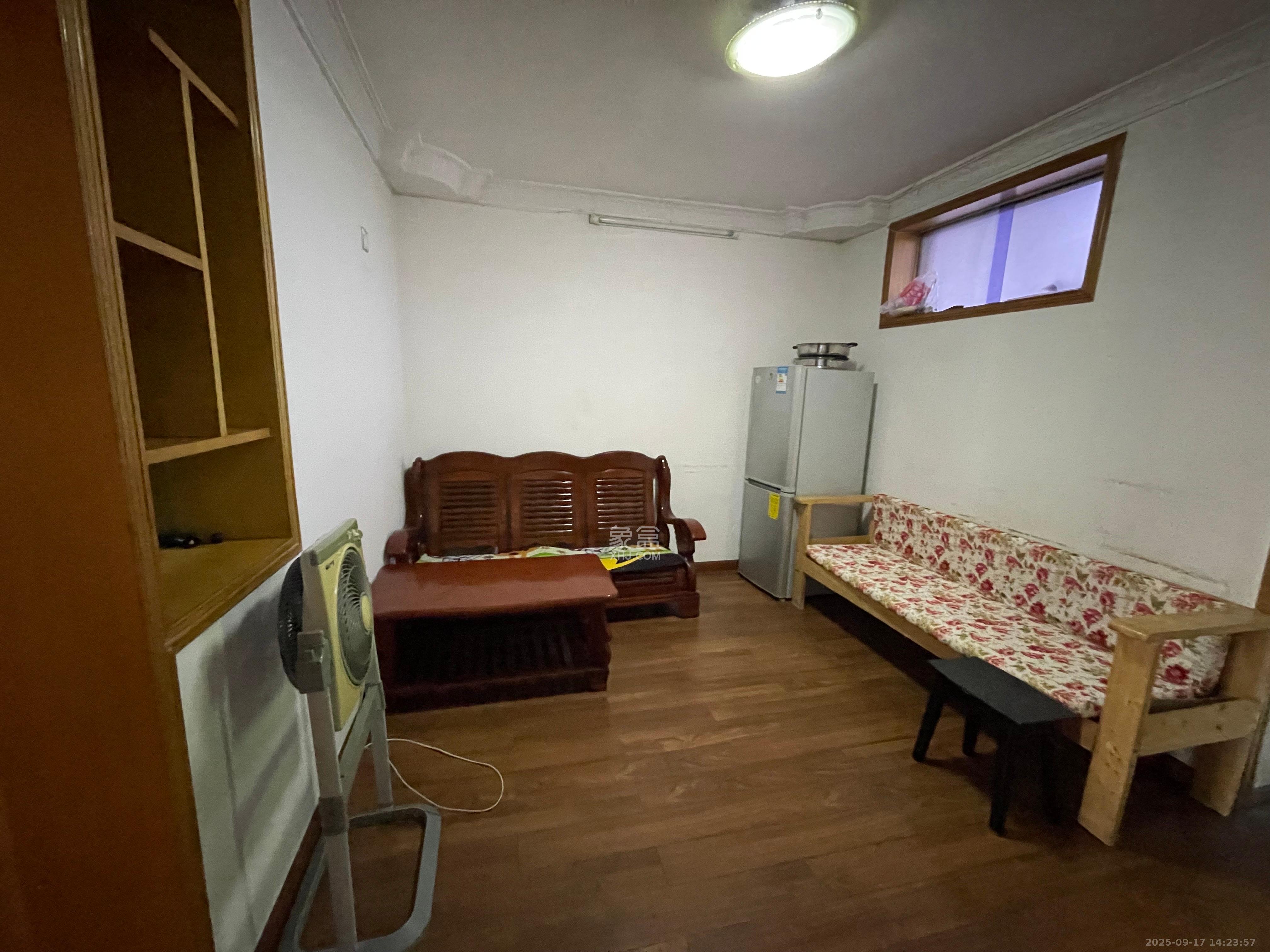 红旗区四片 2室1厅1卫 1400.0元/月 红旗区四片 2室1厅1卫 1400.0元/月室内图